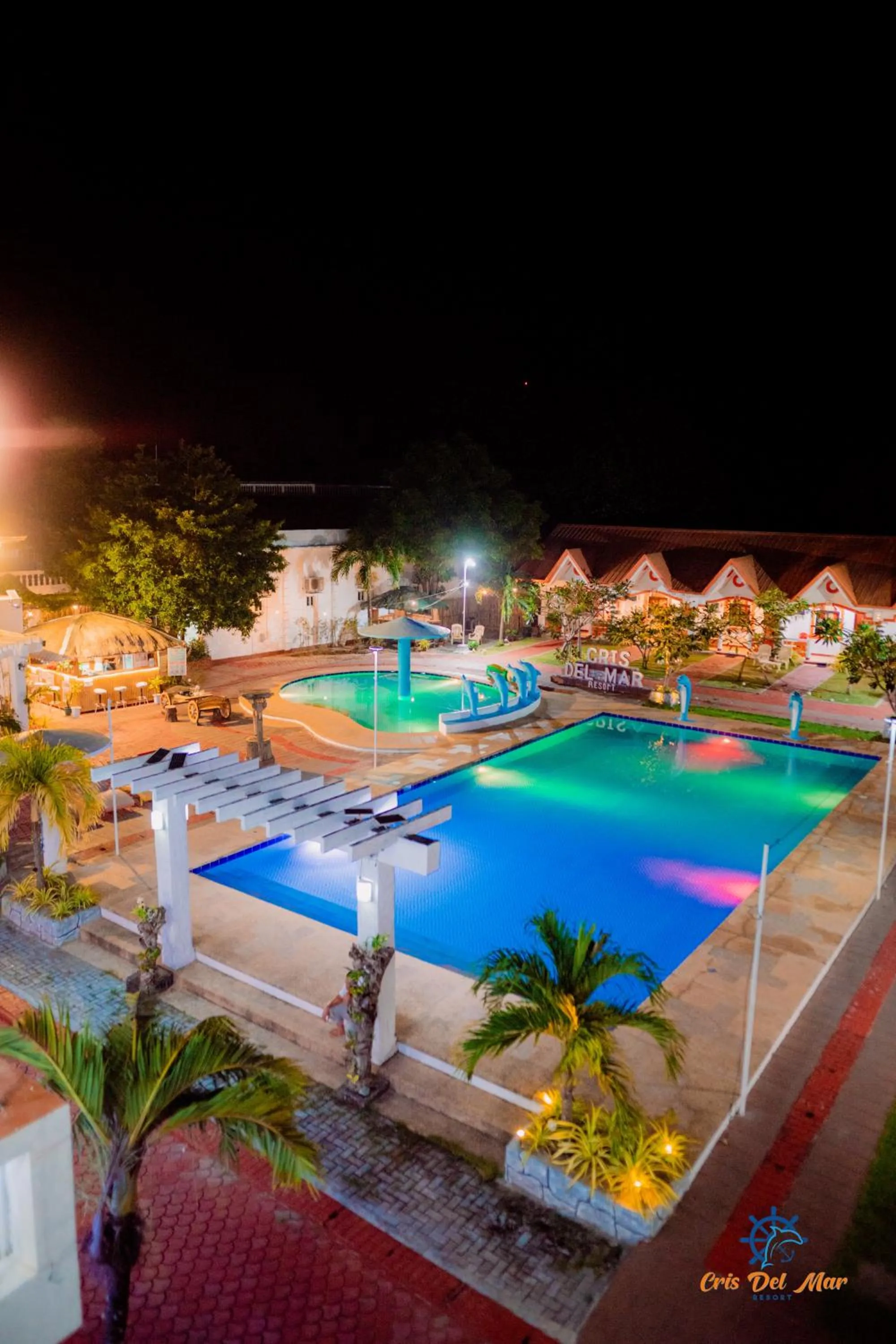 Swimming pool in Cris Del Mar Resort