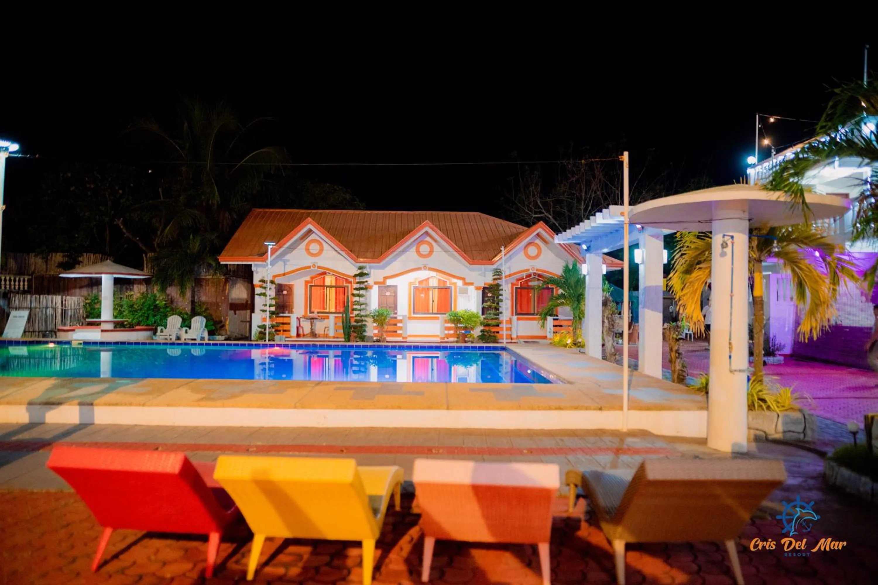 Swimming pool in Cris Del Mar Resort