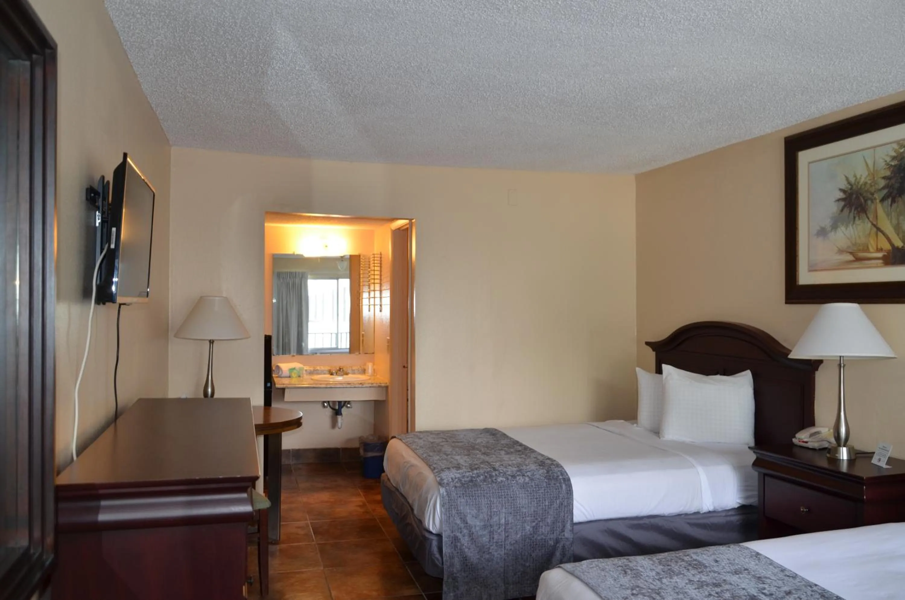 Bed in Altamonte Springs Hotel and Suites