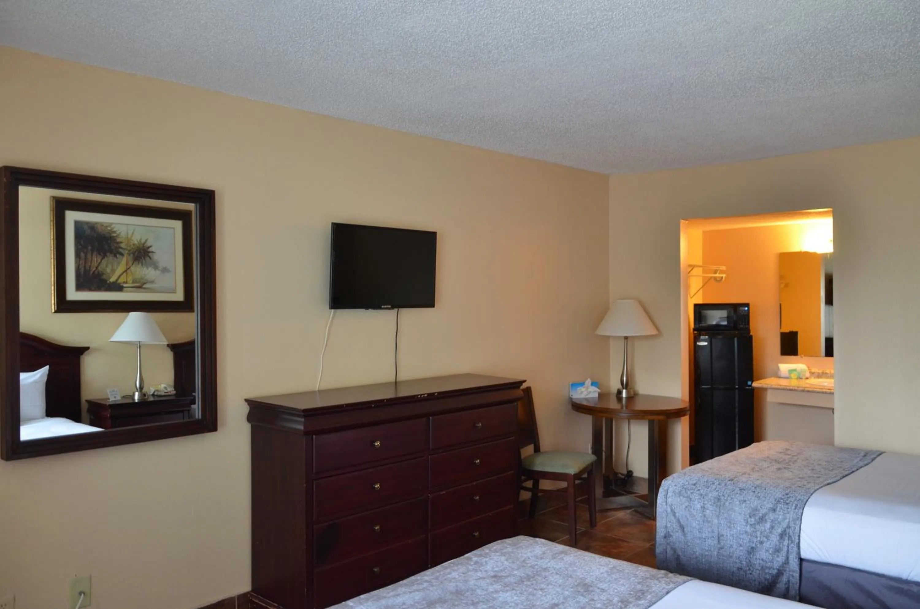 Bed in Altamonte Springs Hotel and Suites