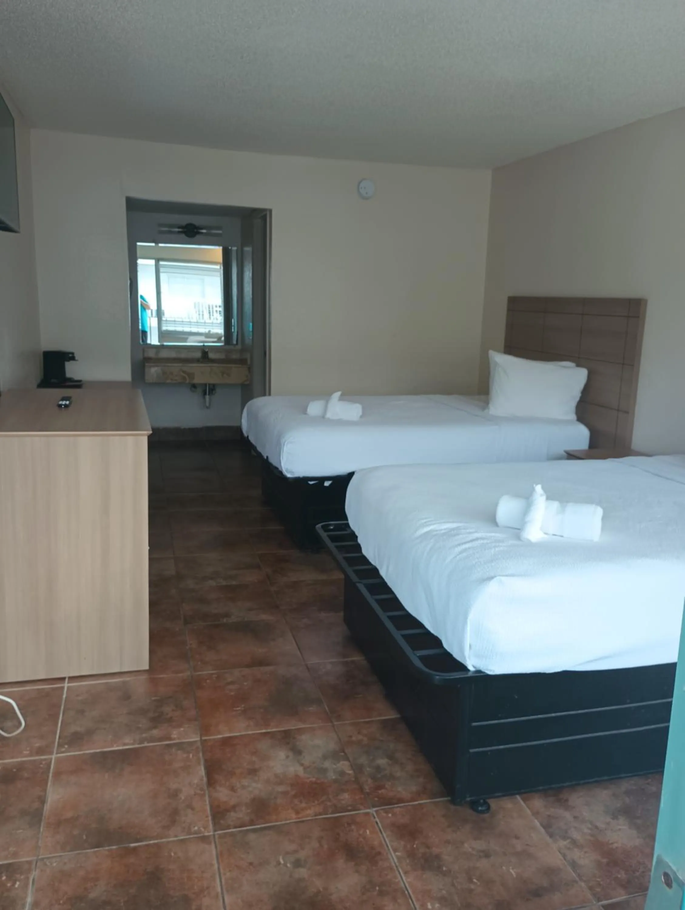 Property building, Bed in Altamonte Springs Hotel and Suites