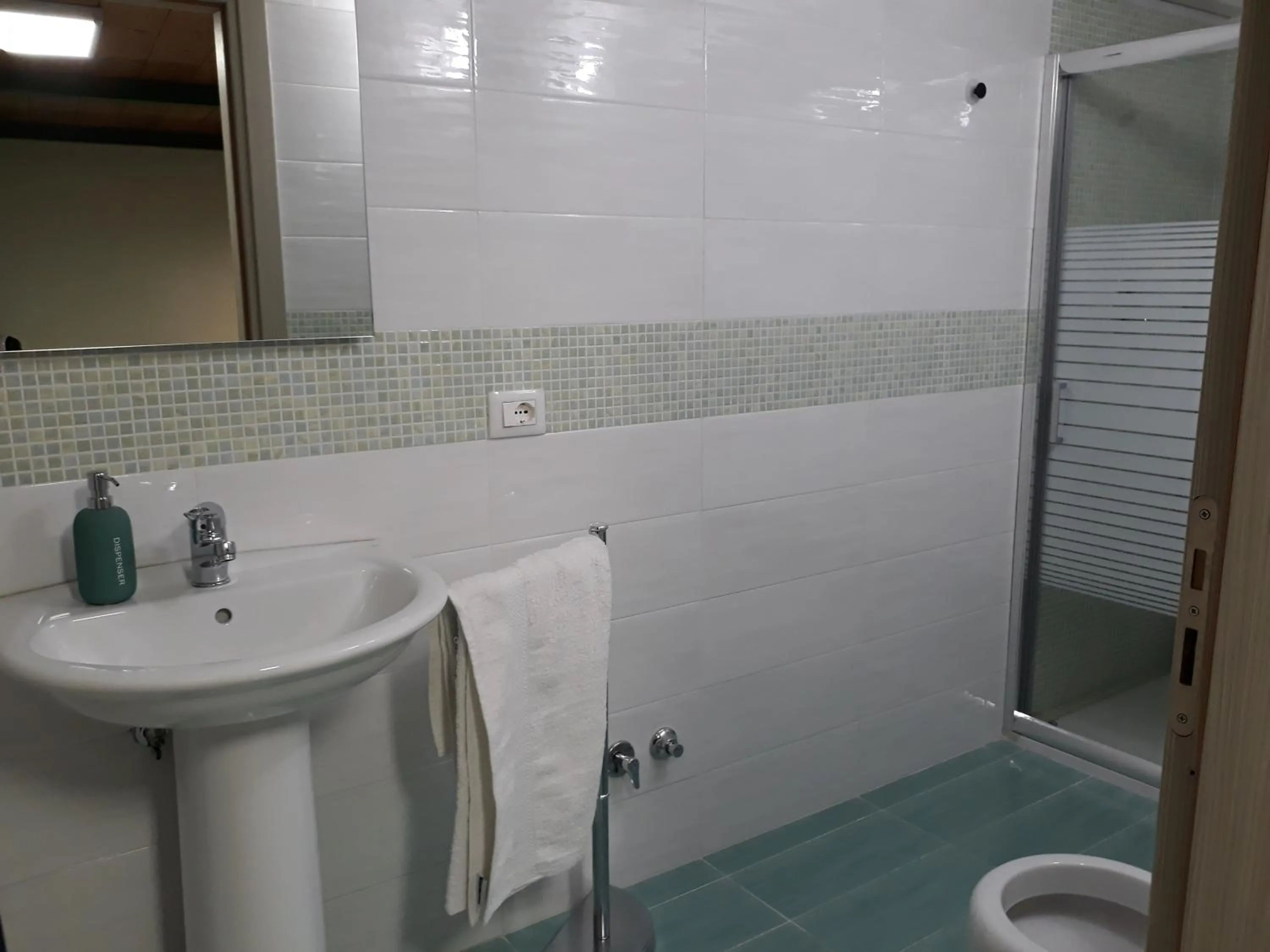 Bathroom in Terminal 1 Guest House