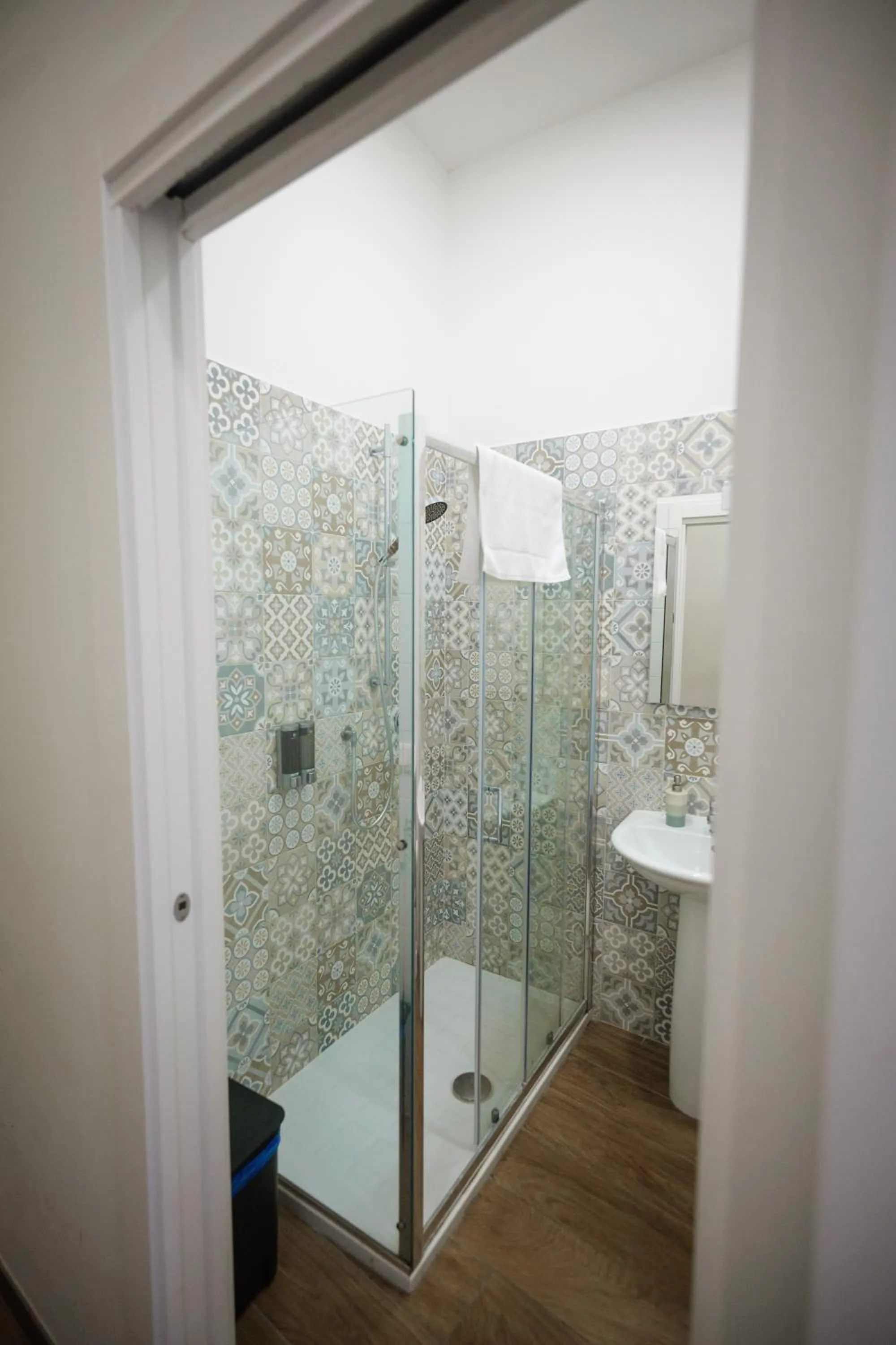 Shower in Terminal 1 Guest House