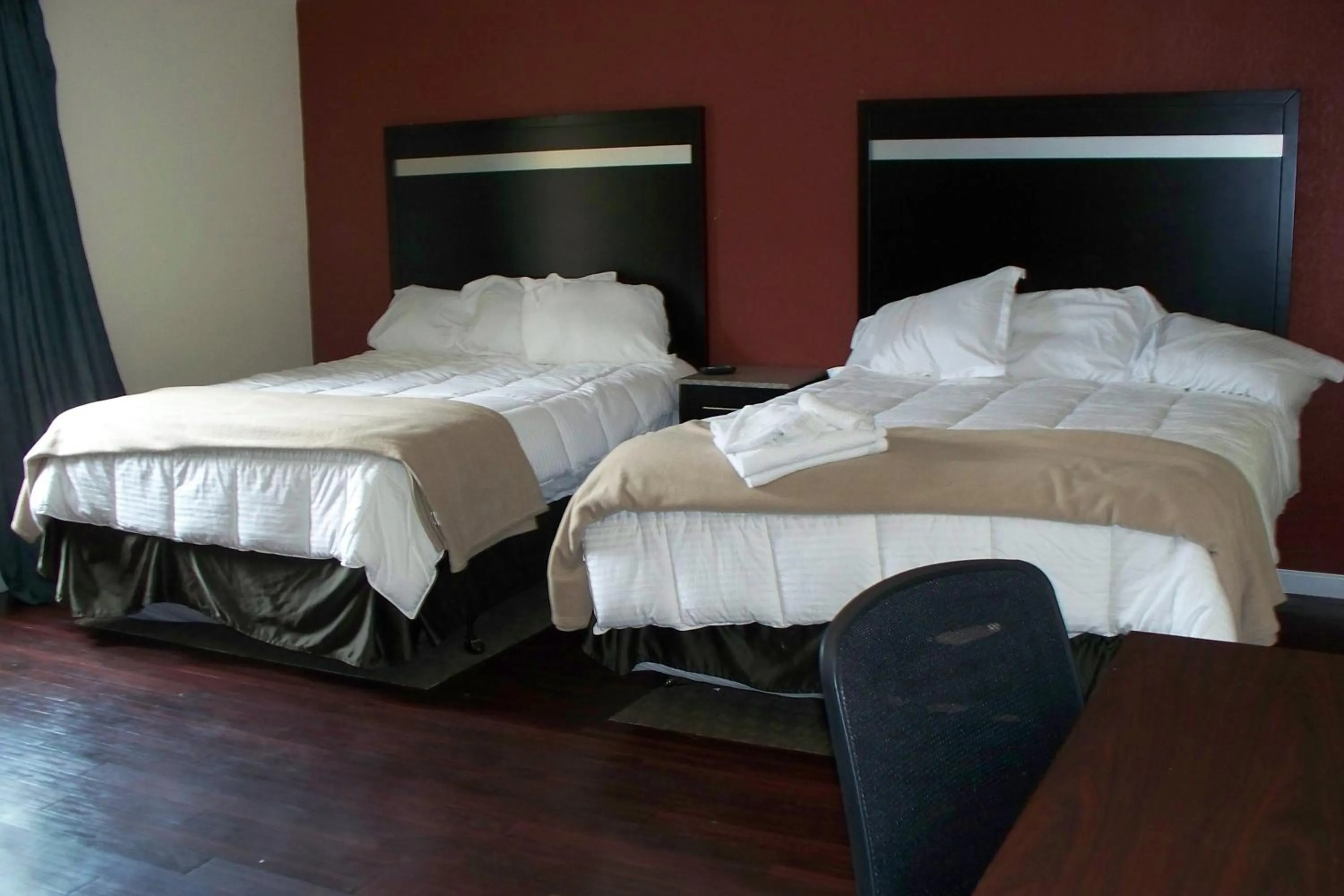 Photo of the whole room, Bed in Budget Inn & Suites