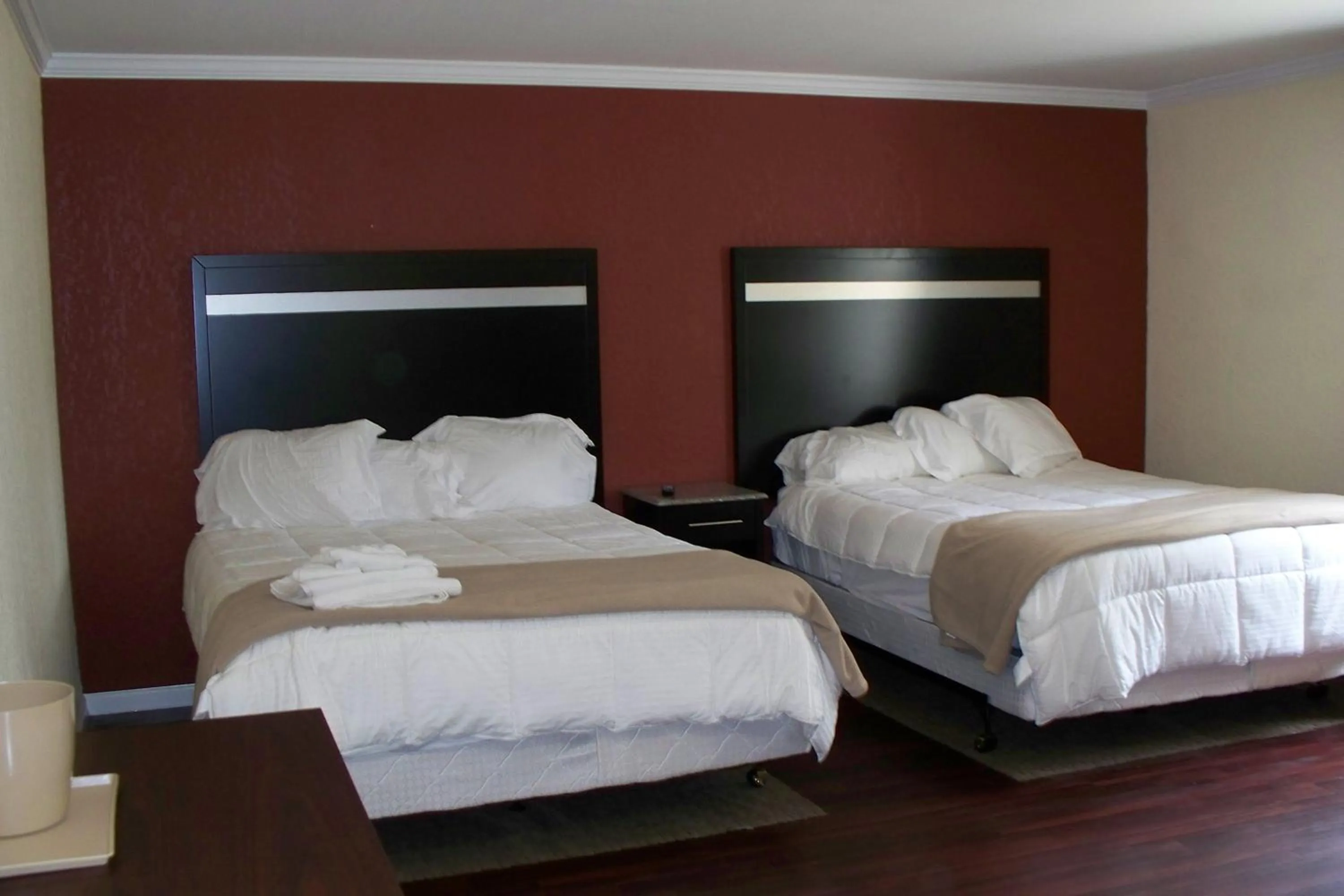 Photo of the whole room, Bed in Budget Inn & Suites
