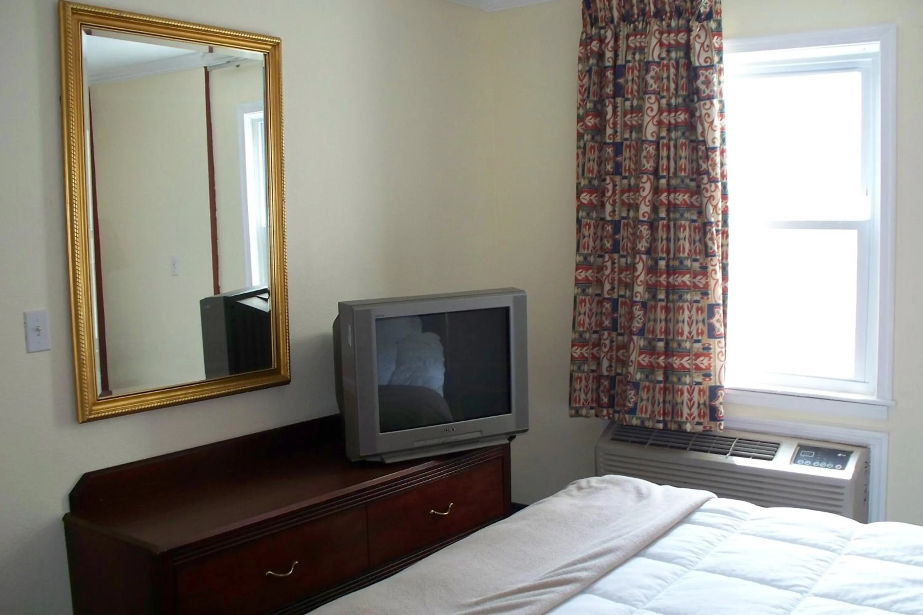 Decorative detail, Bed in Budget Inn & Suites