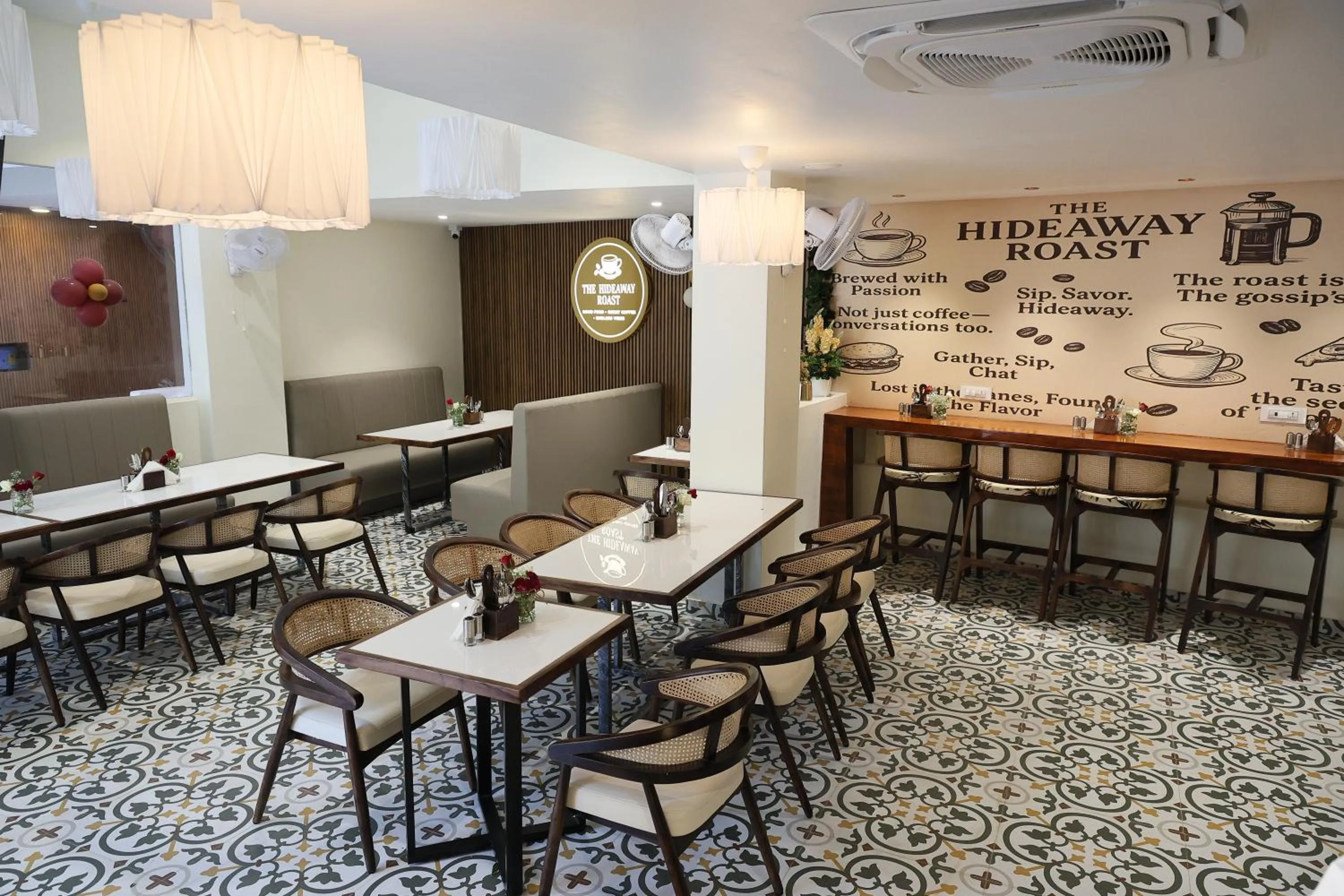 Restaurant/places to eat in New Hotel Suhail