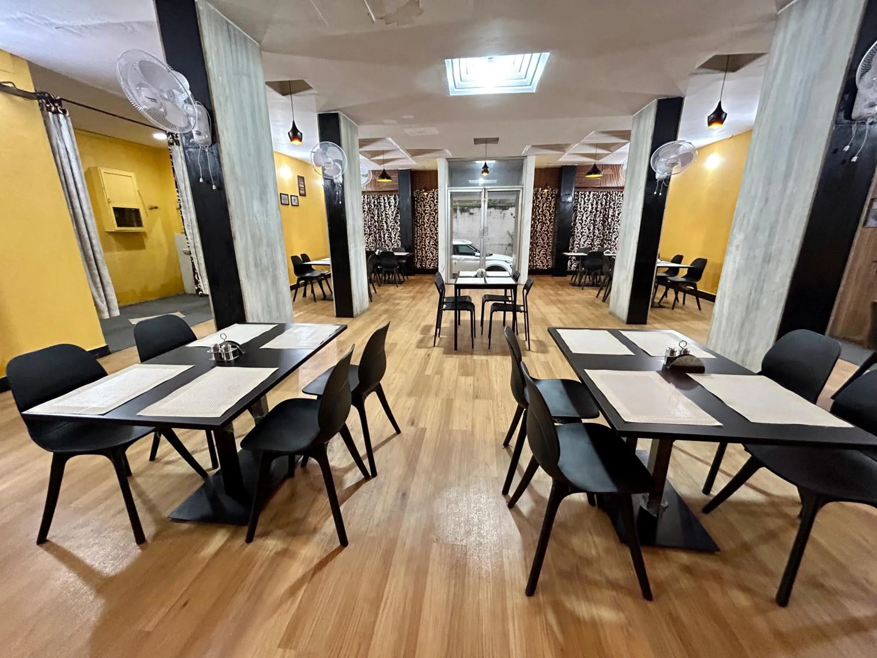 Breakfast in New Hotel Suhail