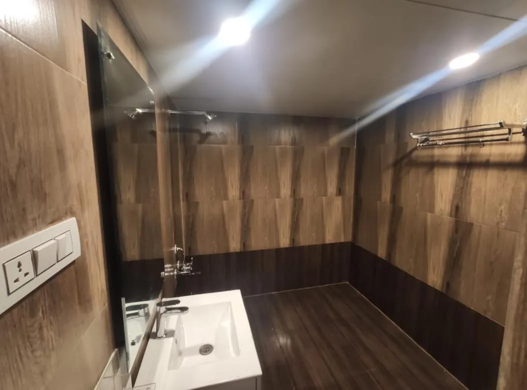 Shower in New Hotel Suhail