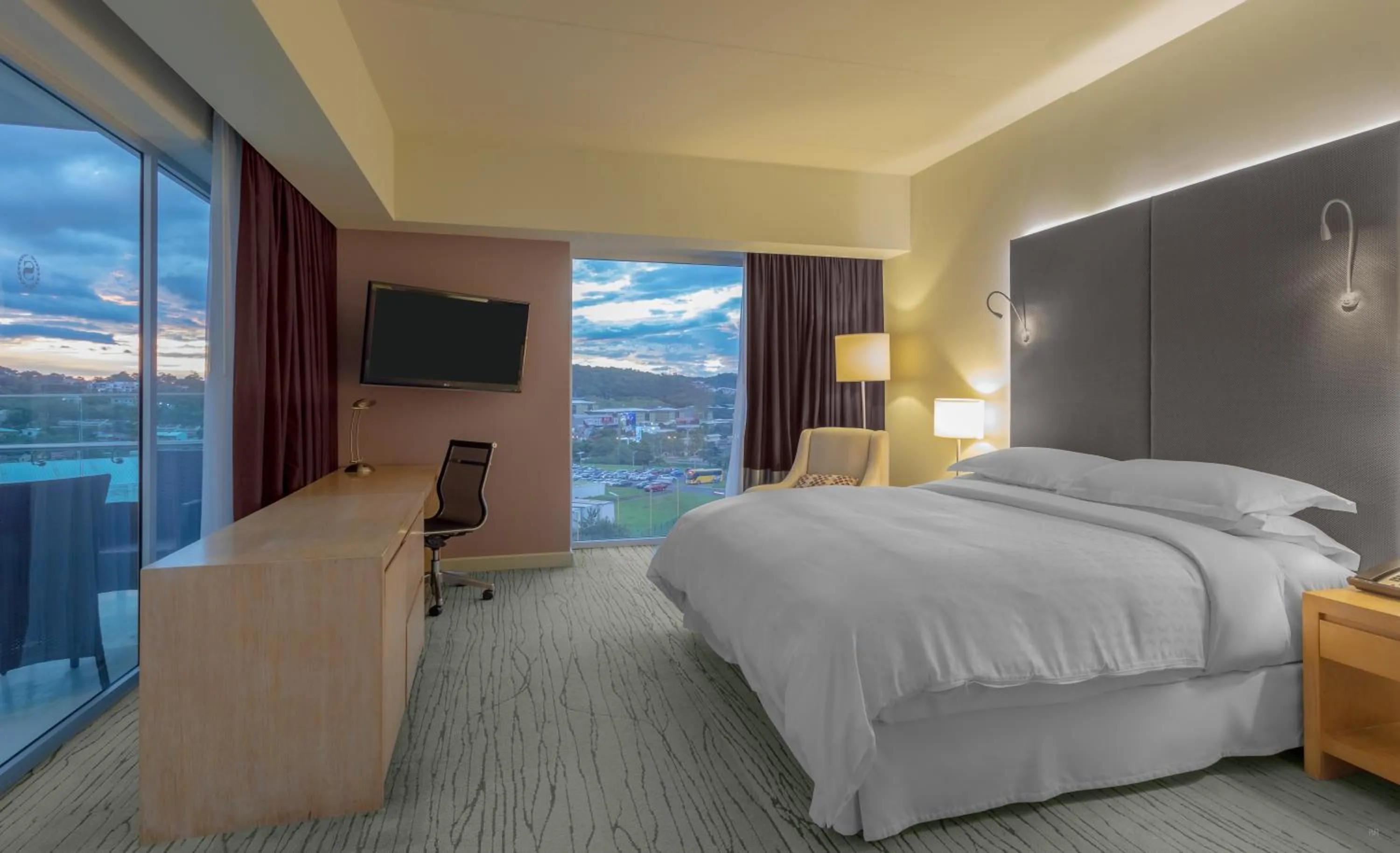 Deluxe King Room with Balcony - Club Lounge Access in Sheraton San Jose Hotel, Costa Rica