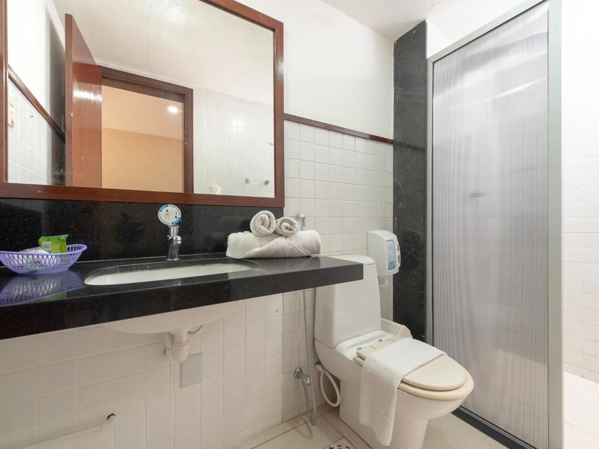 Bathroom in Happy Hotel Praia Azul