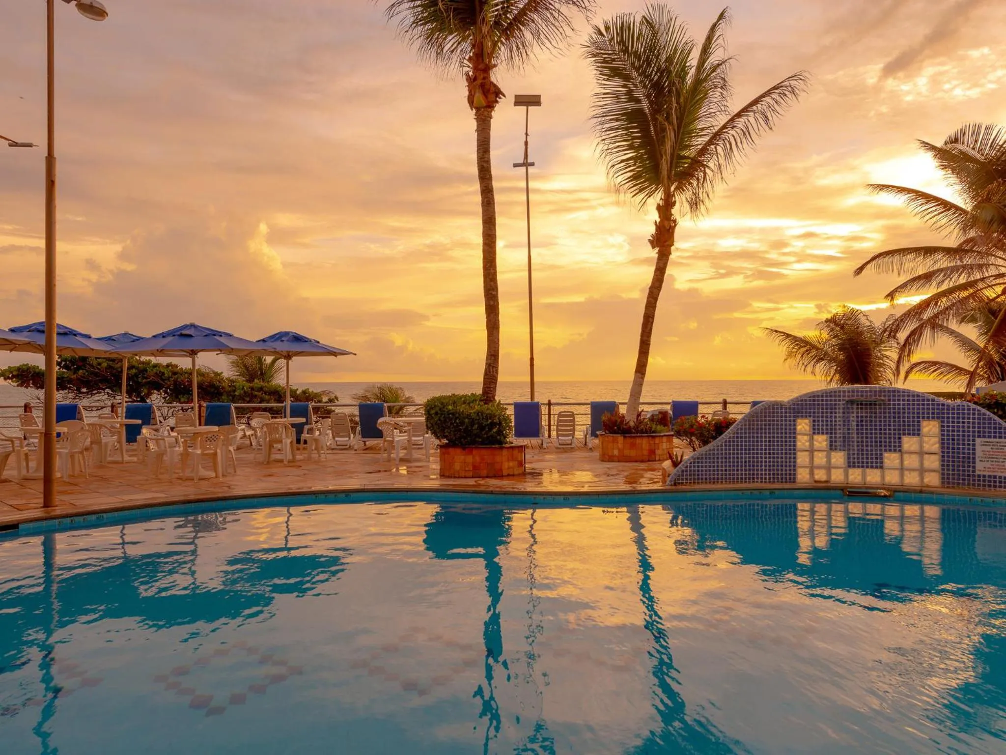 Swimming pool in Happy Hotel Praia Azul
