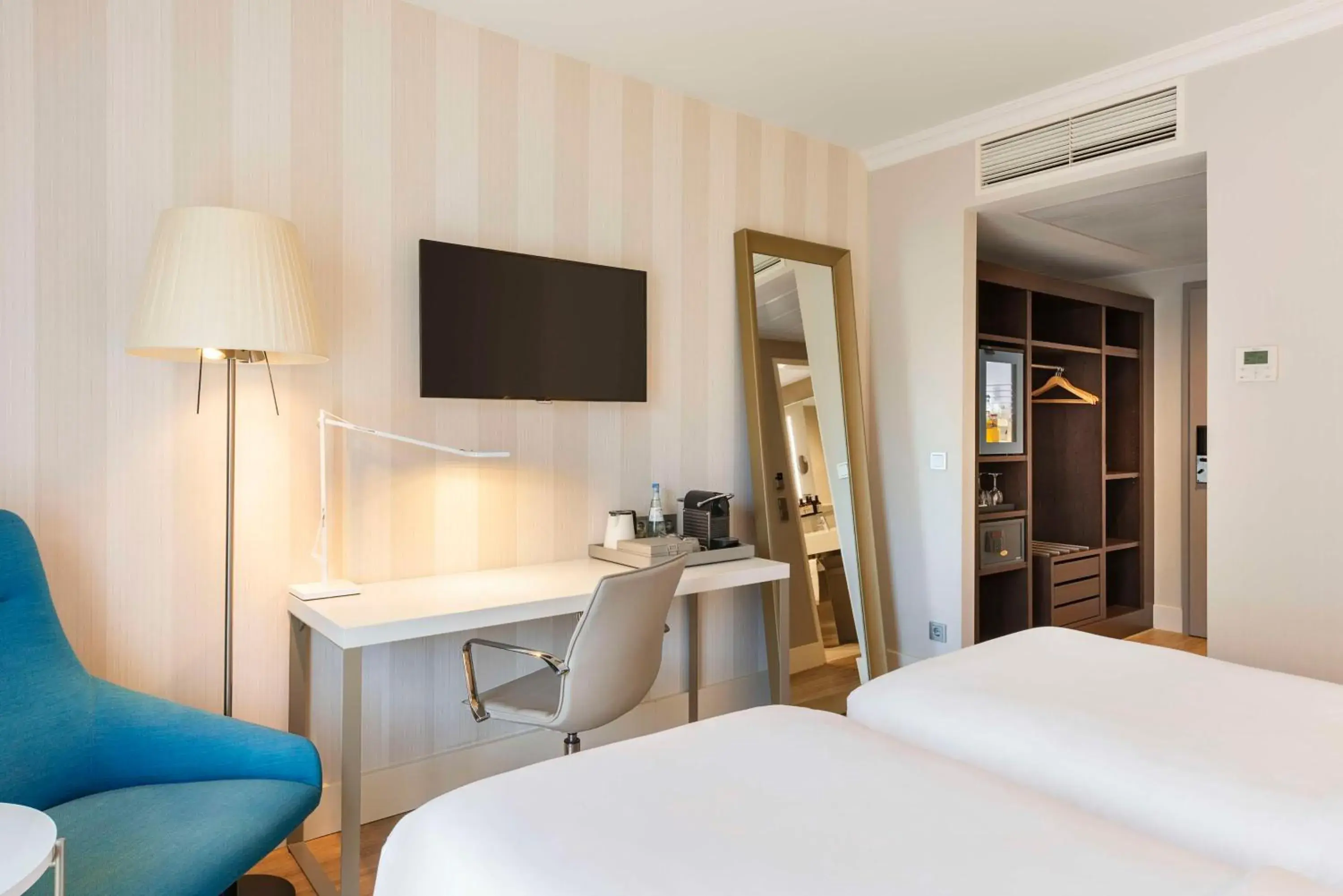 Bedroom, Bed in NH Hamburg Mitte Bedroom, Bed in NH Hamburg Mitte