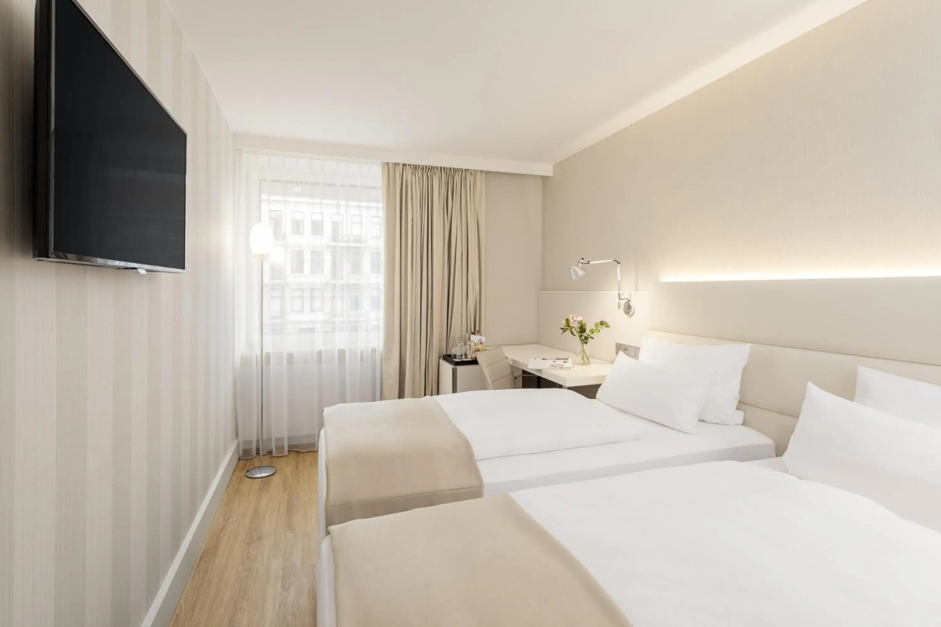 Small Standard Double or Twin Room in NH Hamburg Mitte Small Standard Double or Twin Room in NH Hamburg Mitte