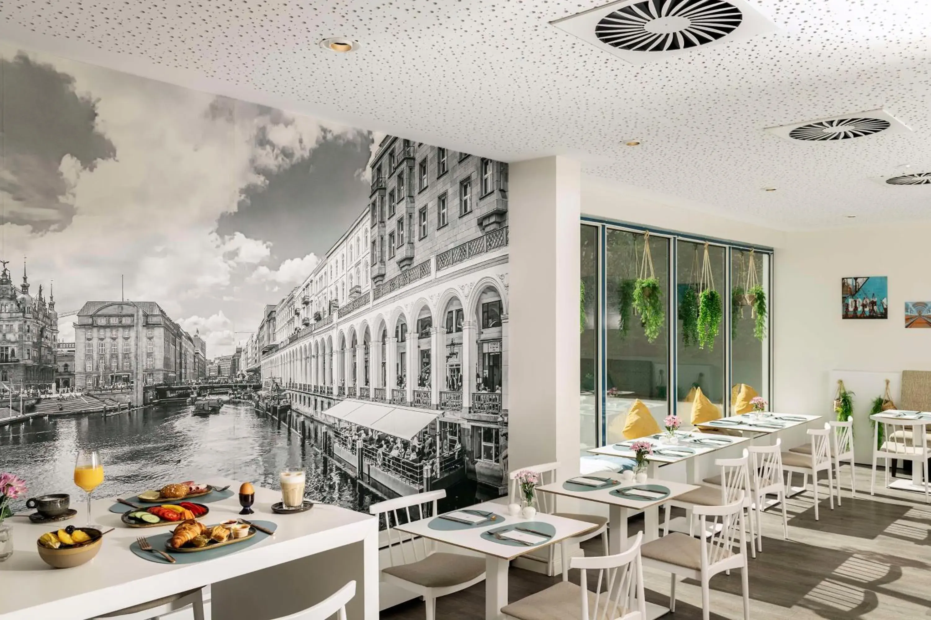 Restaurant/places to eat in NH Hamburg Mitte Restaurant/places to eat in NH Hamburg Mitte