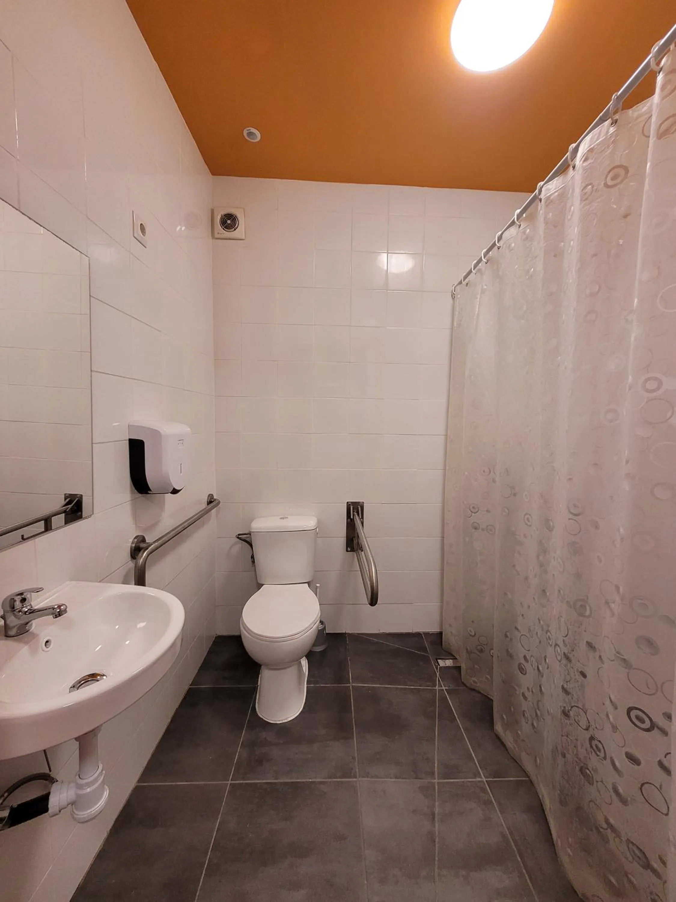 Shower in Arc House Gracia