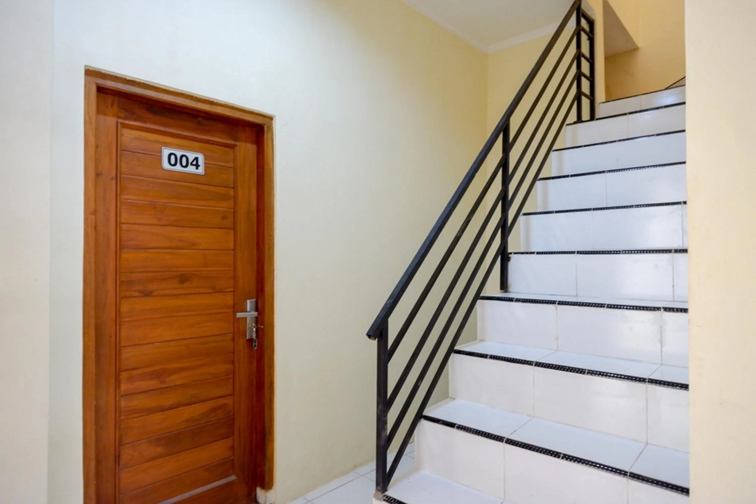 RedDoorz near Graha Saba Buana Solo