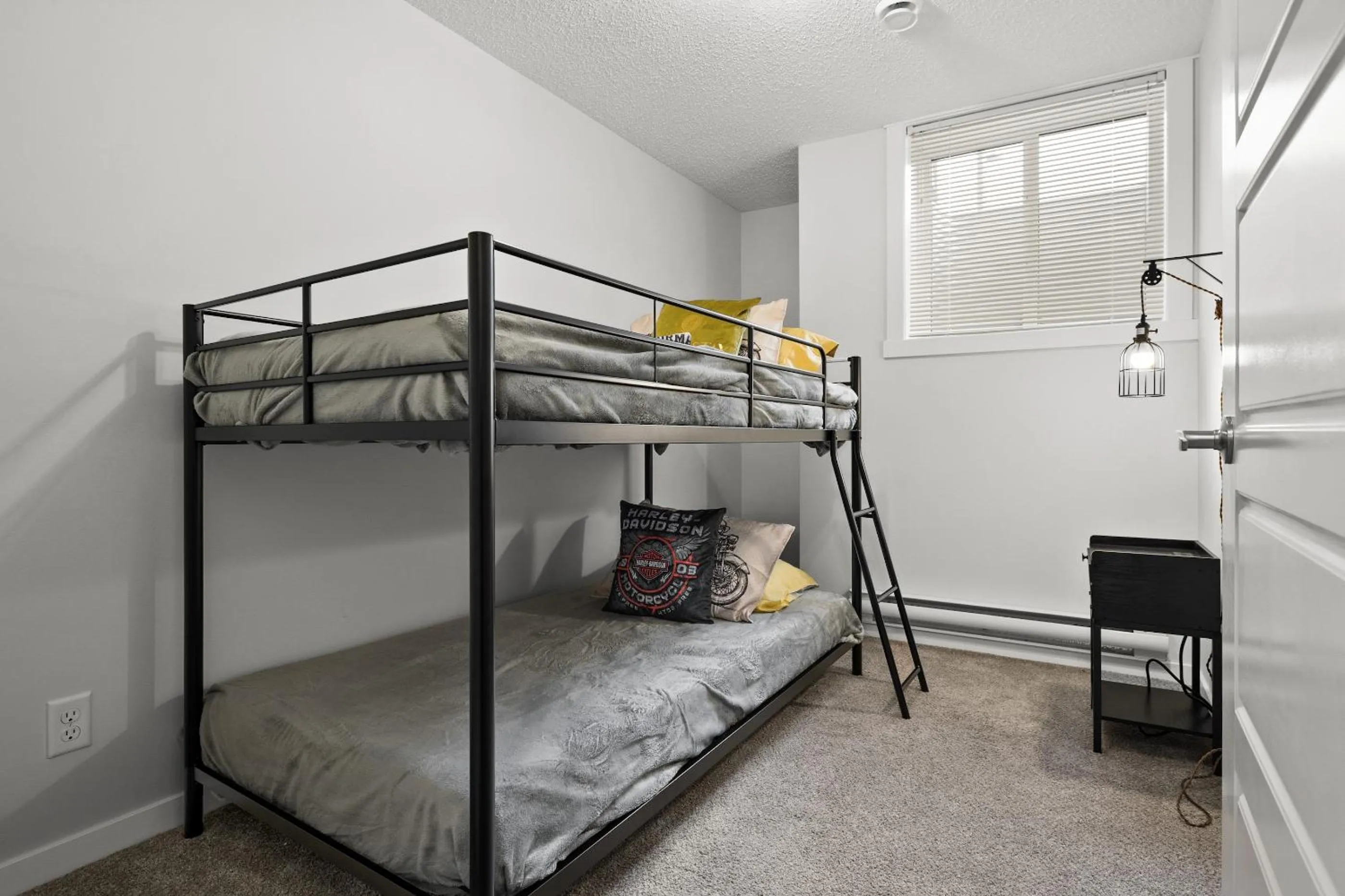 Bed in GLOBALSTAY New Apartments in Cranbrook Free street parking