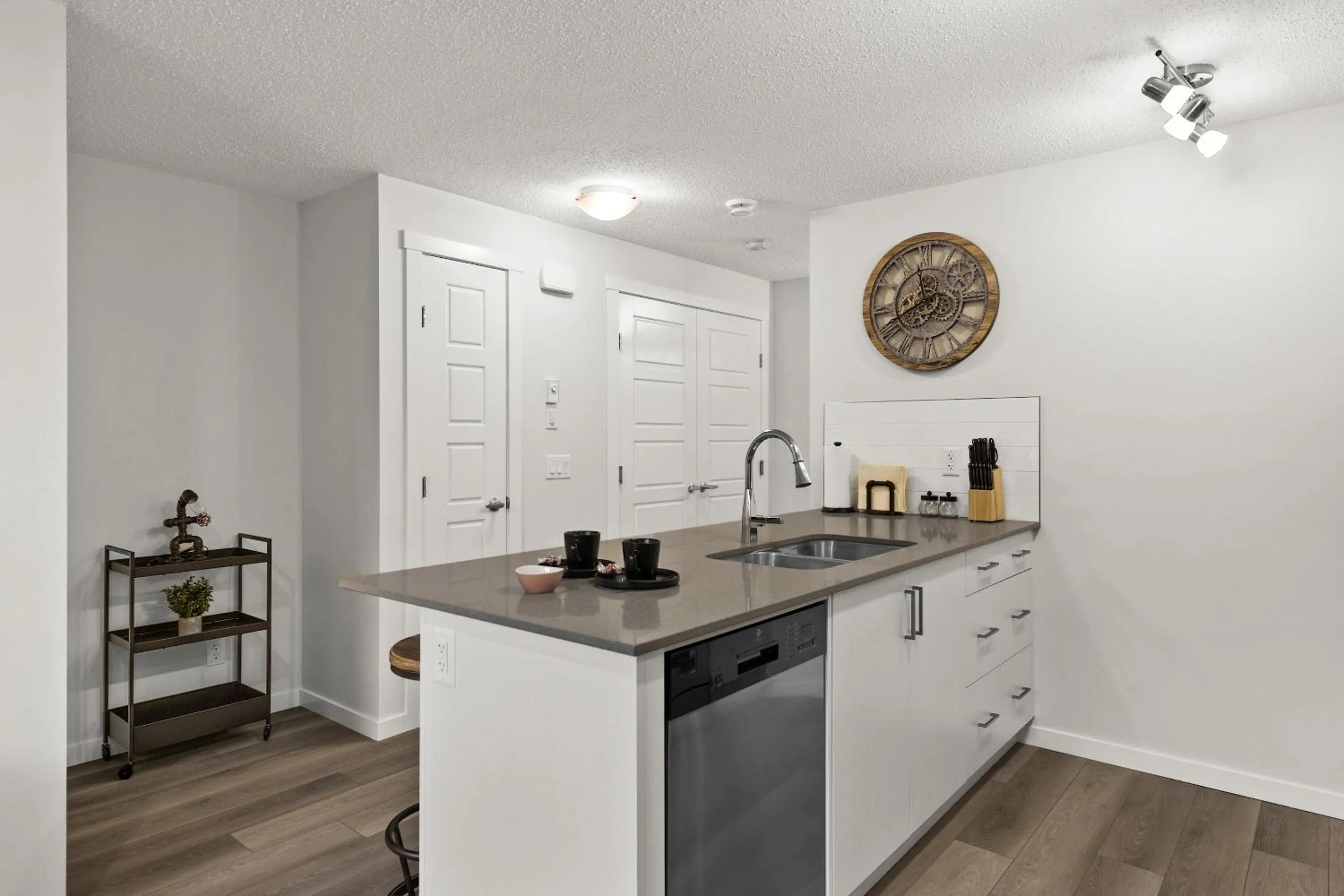 Kitchen or kitchenette in GLOBALSTAY New Apartments in Cranbrook Free street parking