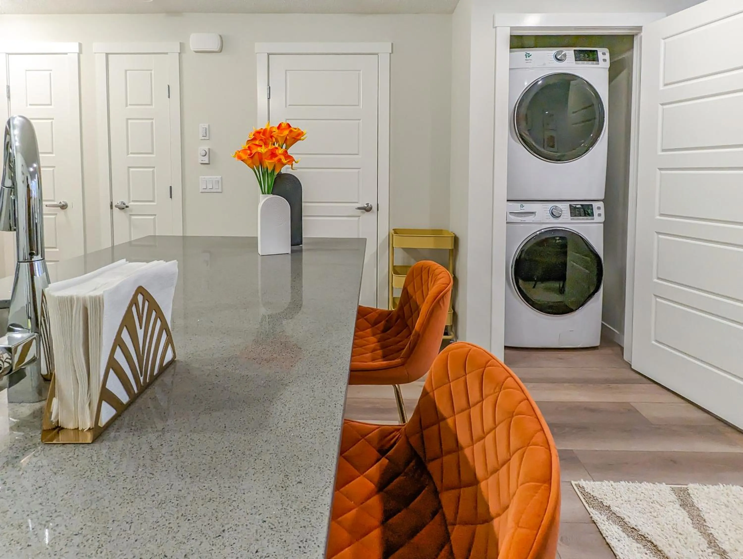 washing machine in GLOBALSTAY New Apartments in Cranbrook Free street parking