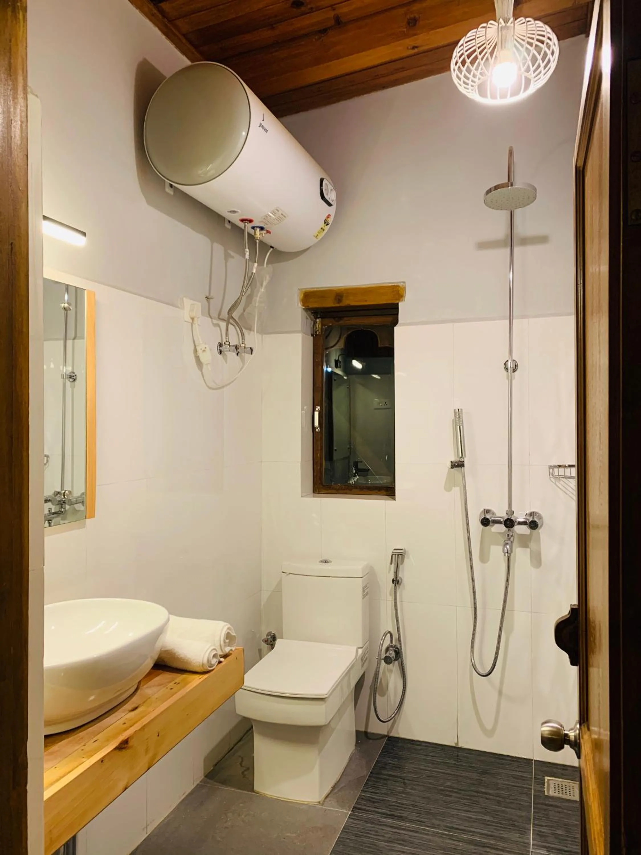 Shower in Dzi Pema