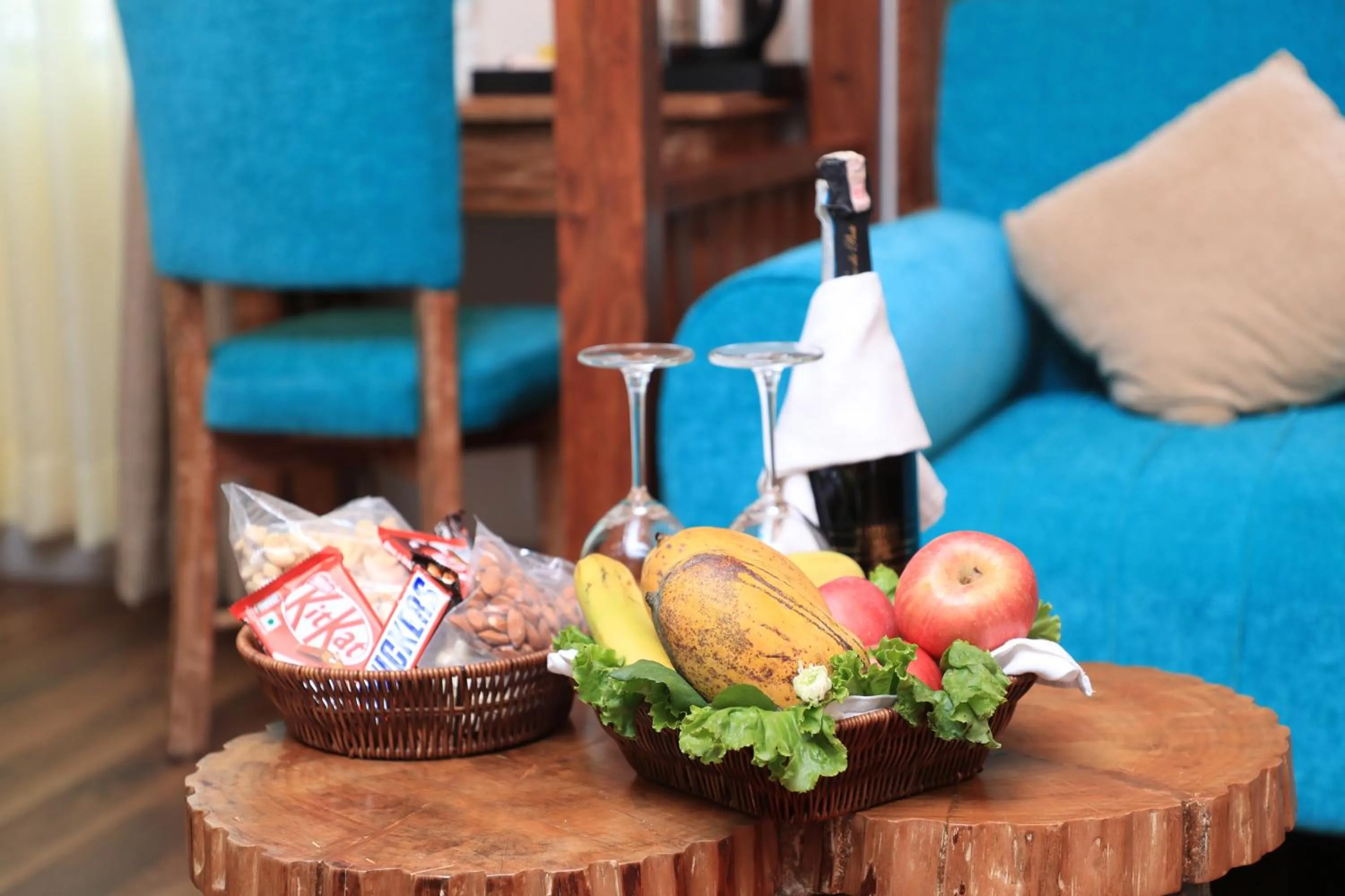 Food and drinks in Woodapple Hotel and Spa