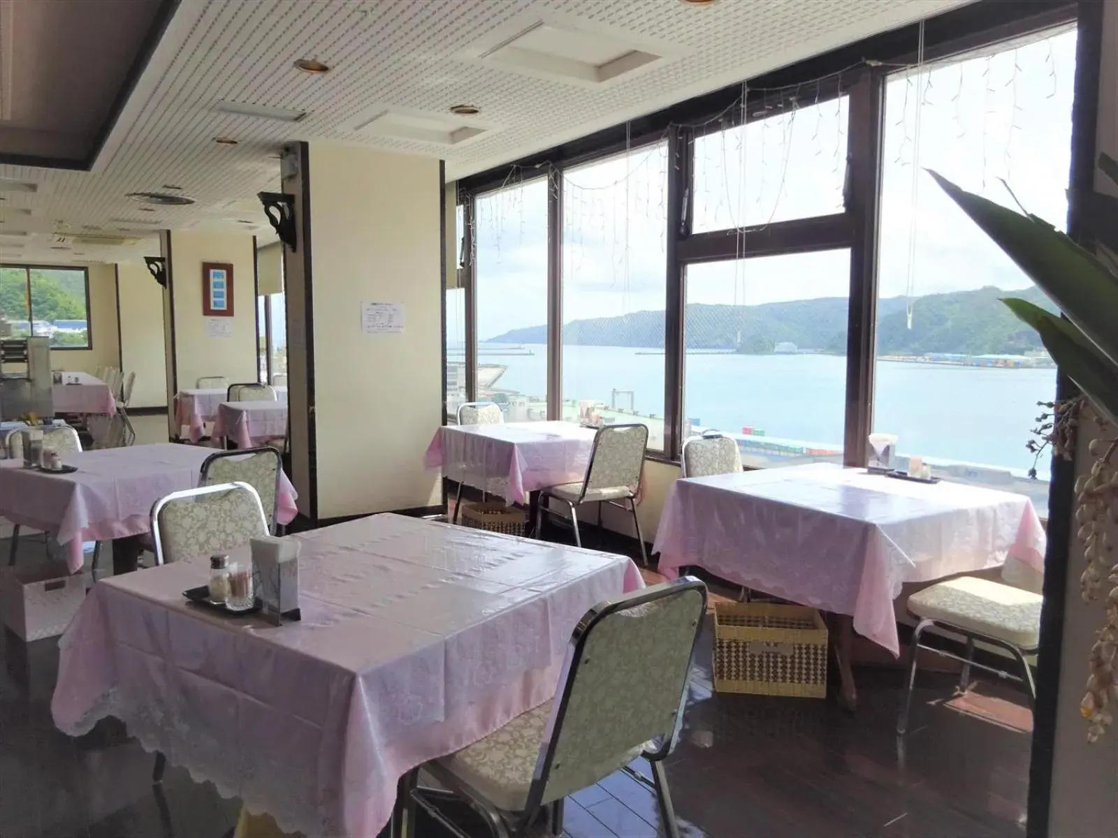 Restaurant/places to eat in Amami Port Tower Hotel Restaurant/places to eat in Amami Port Tower Hotel
