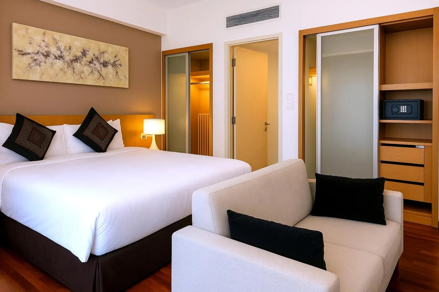 Bedroom, Bed in Cormar Suites Kuala Lumpur