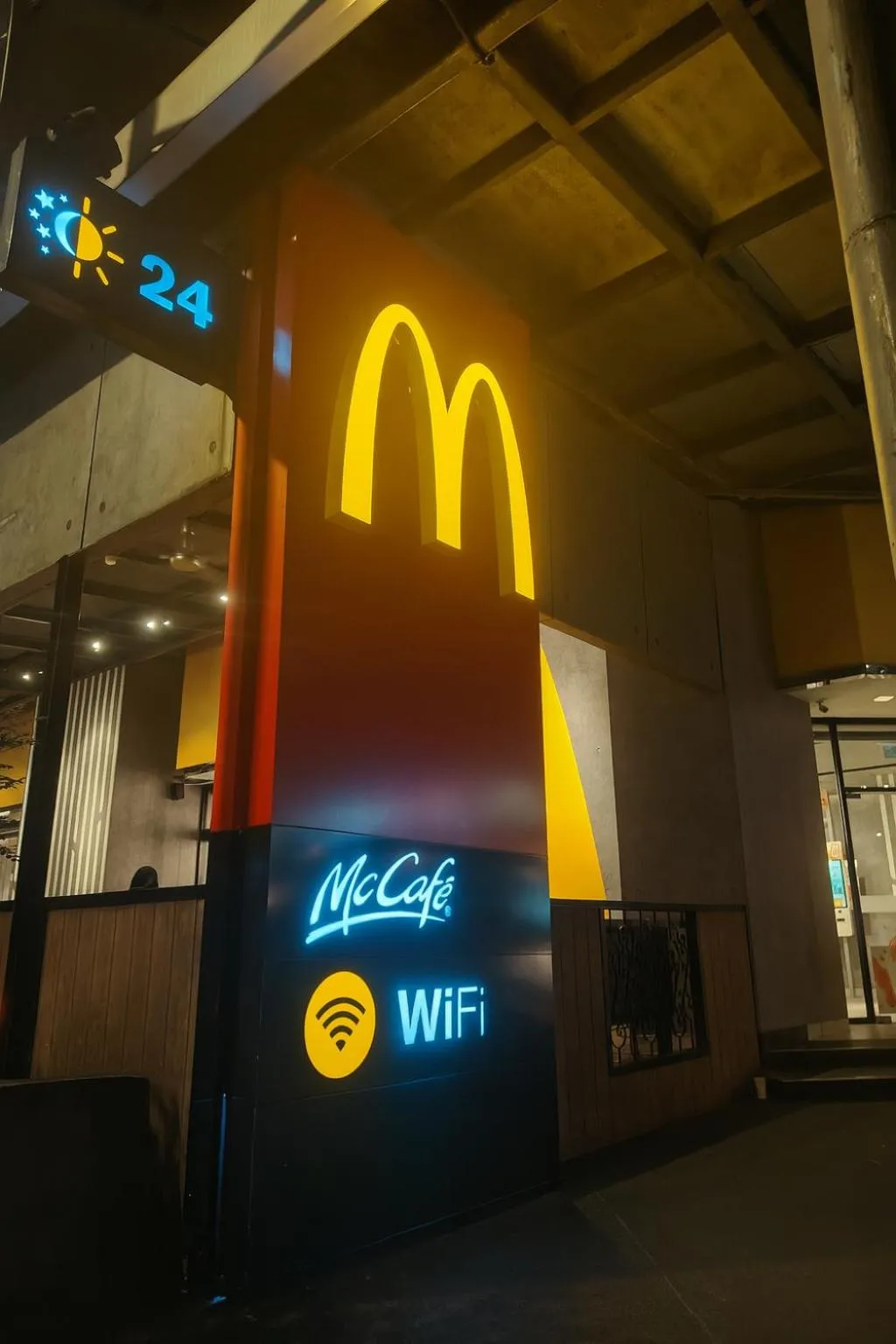 Restaurant/places to eat in Cormar Suites Kuala Lumpur