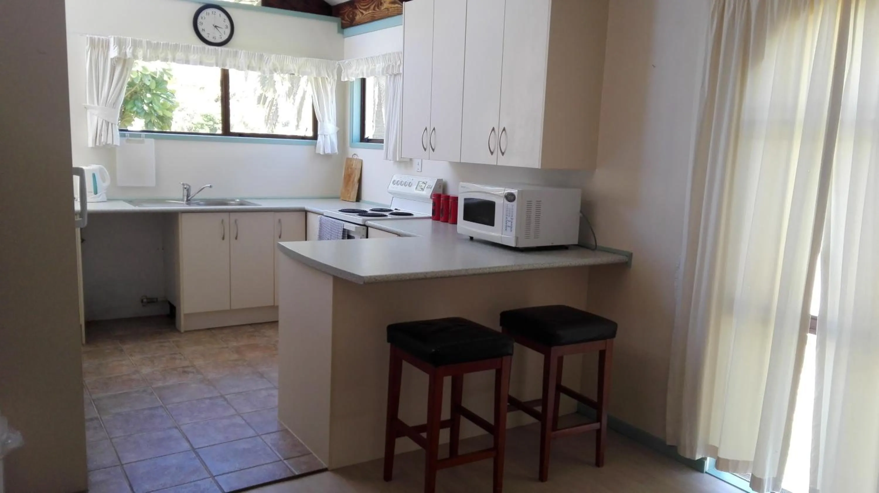Kitchen or kitchenette in Waters Edge B&B