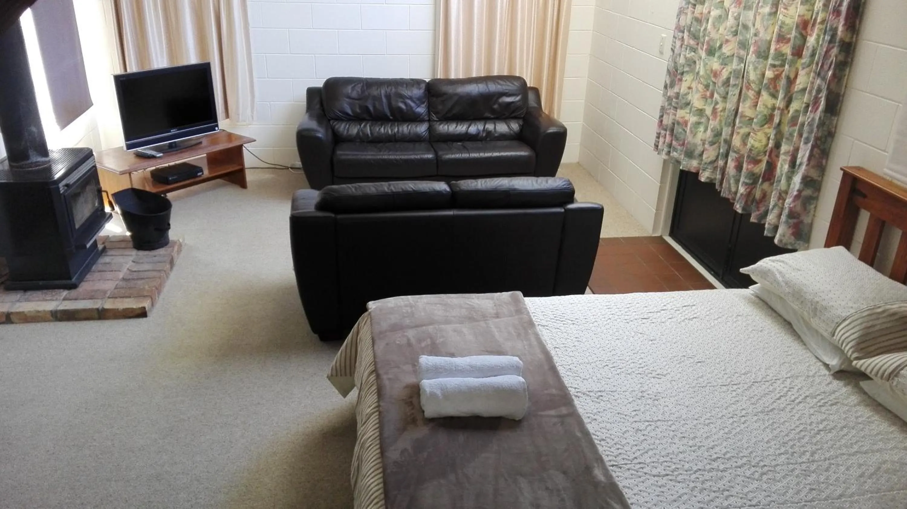 Living room, Bed in Waters Edge B&B