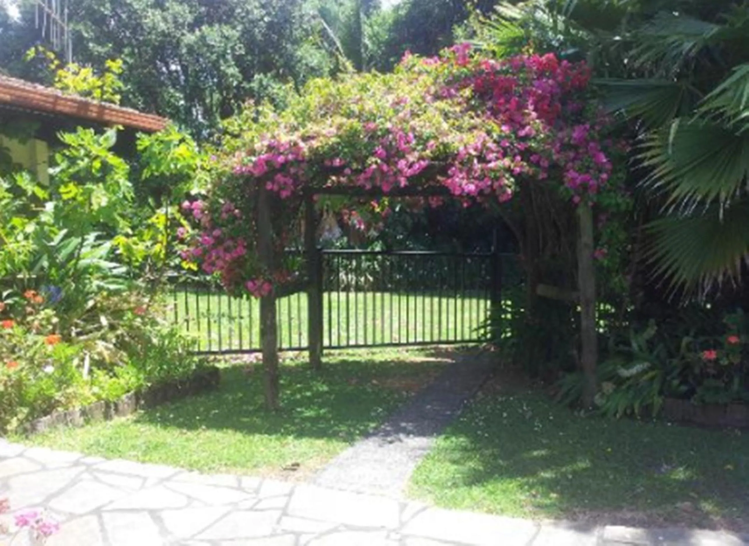Facade/entrance in Waters Edge B&B