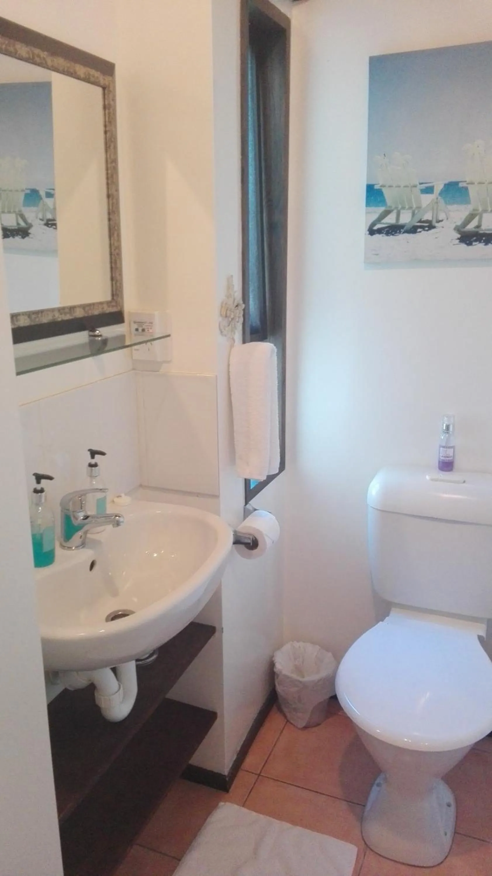 Bathroom in Waters Edge B&B