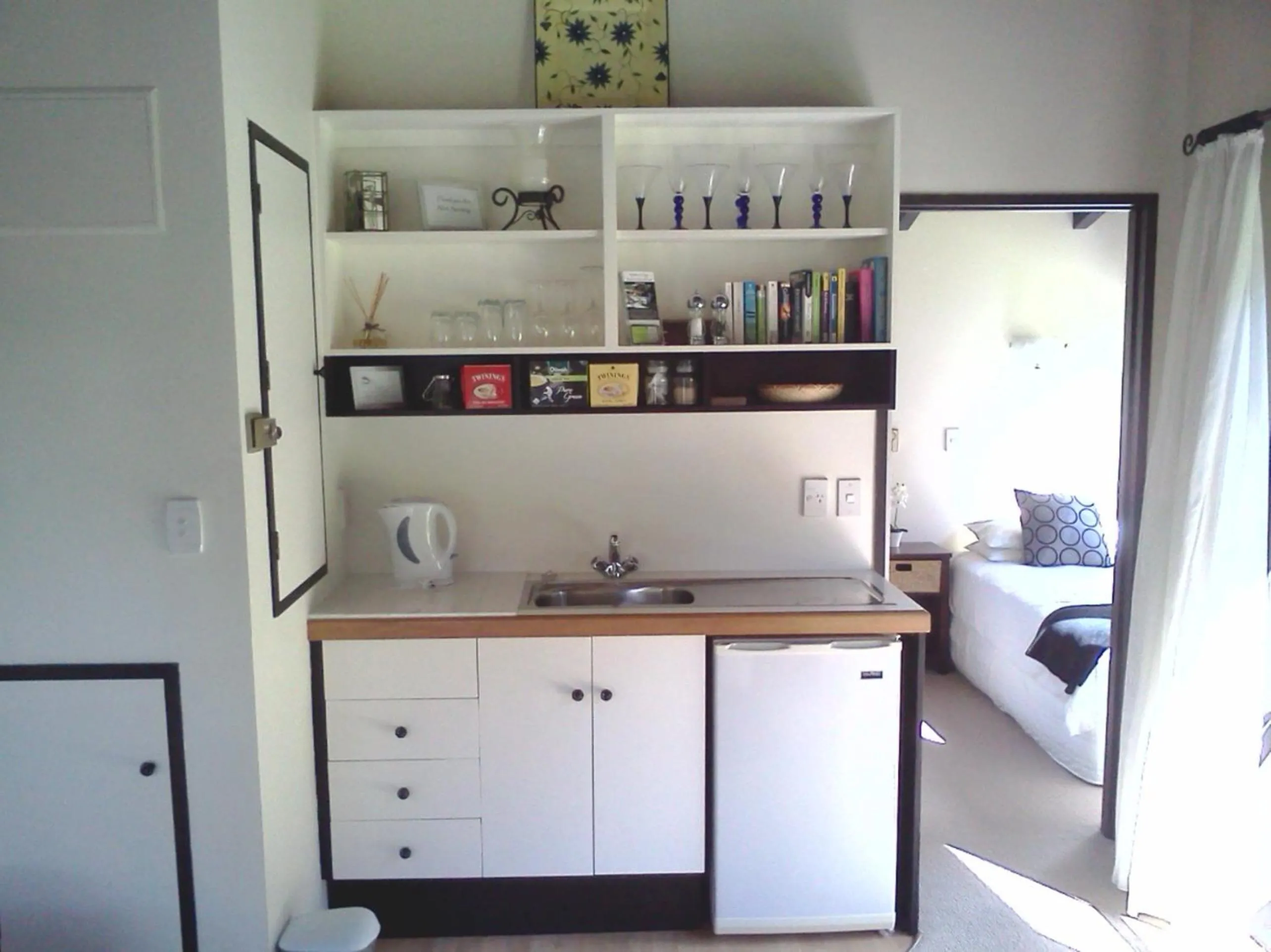 Coffee/tea facilities in Waters Edge B&B