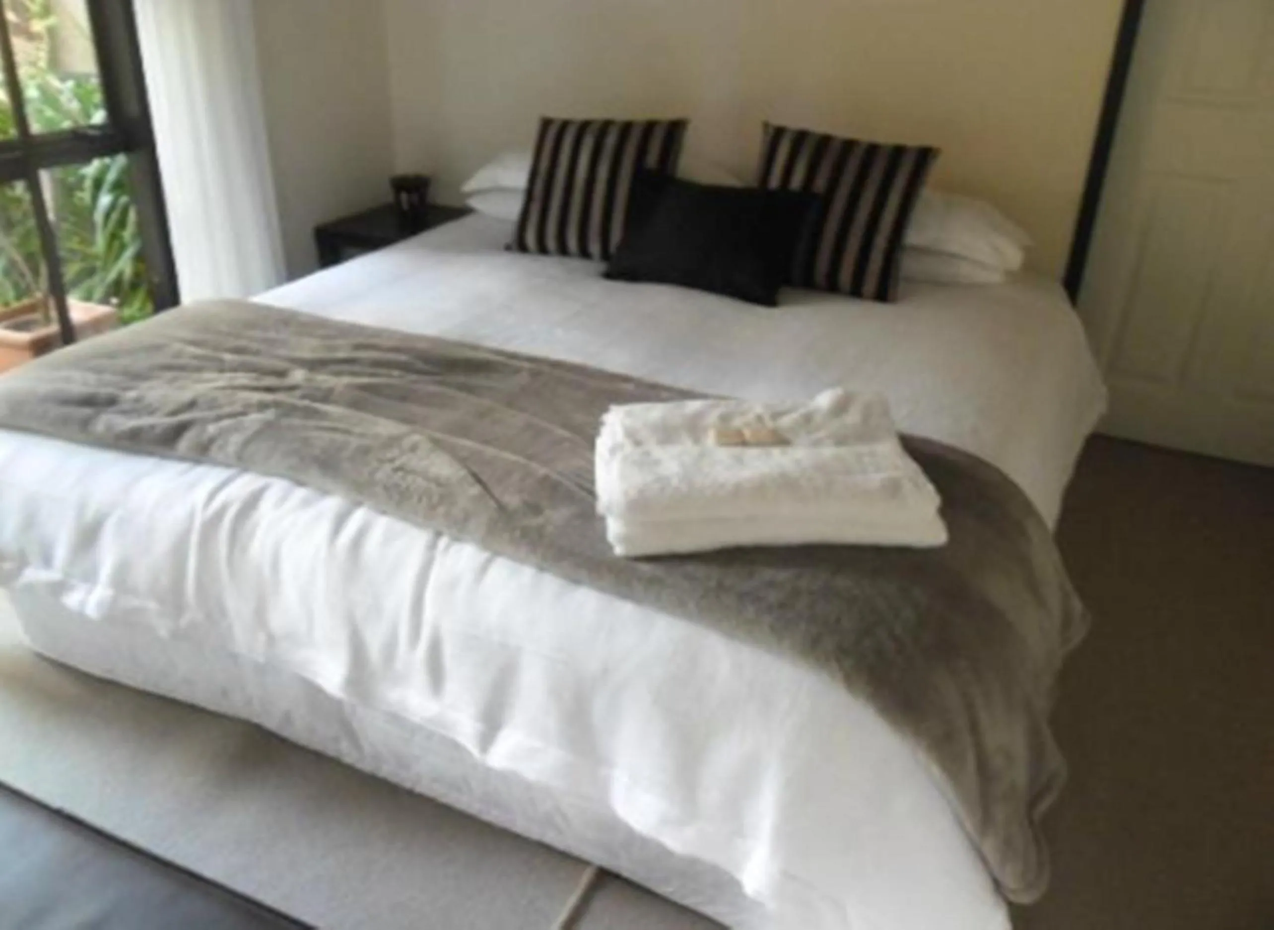 Bed in Waters Edge B&B