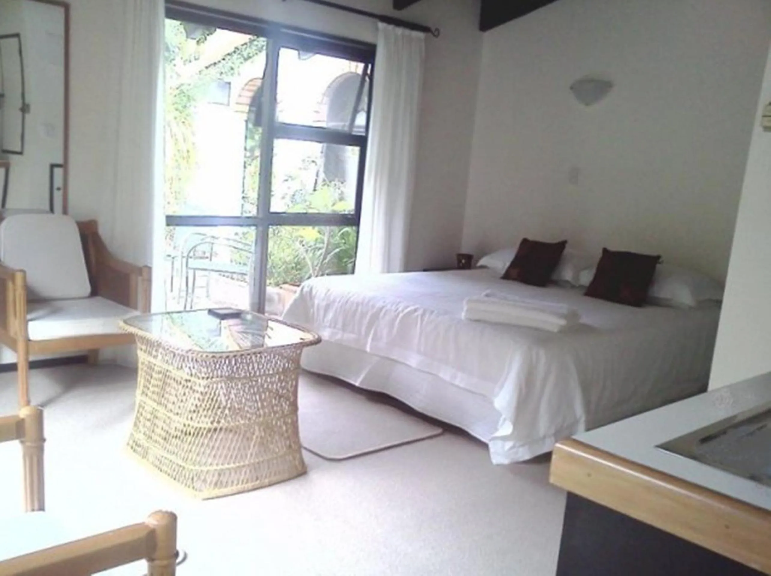 Photo of the whole room, Bed in Waters Edge B&B