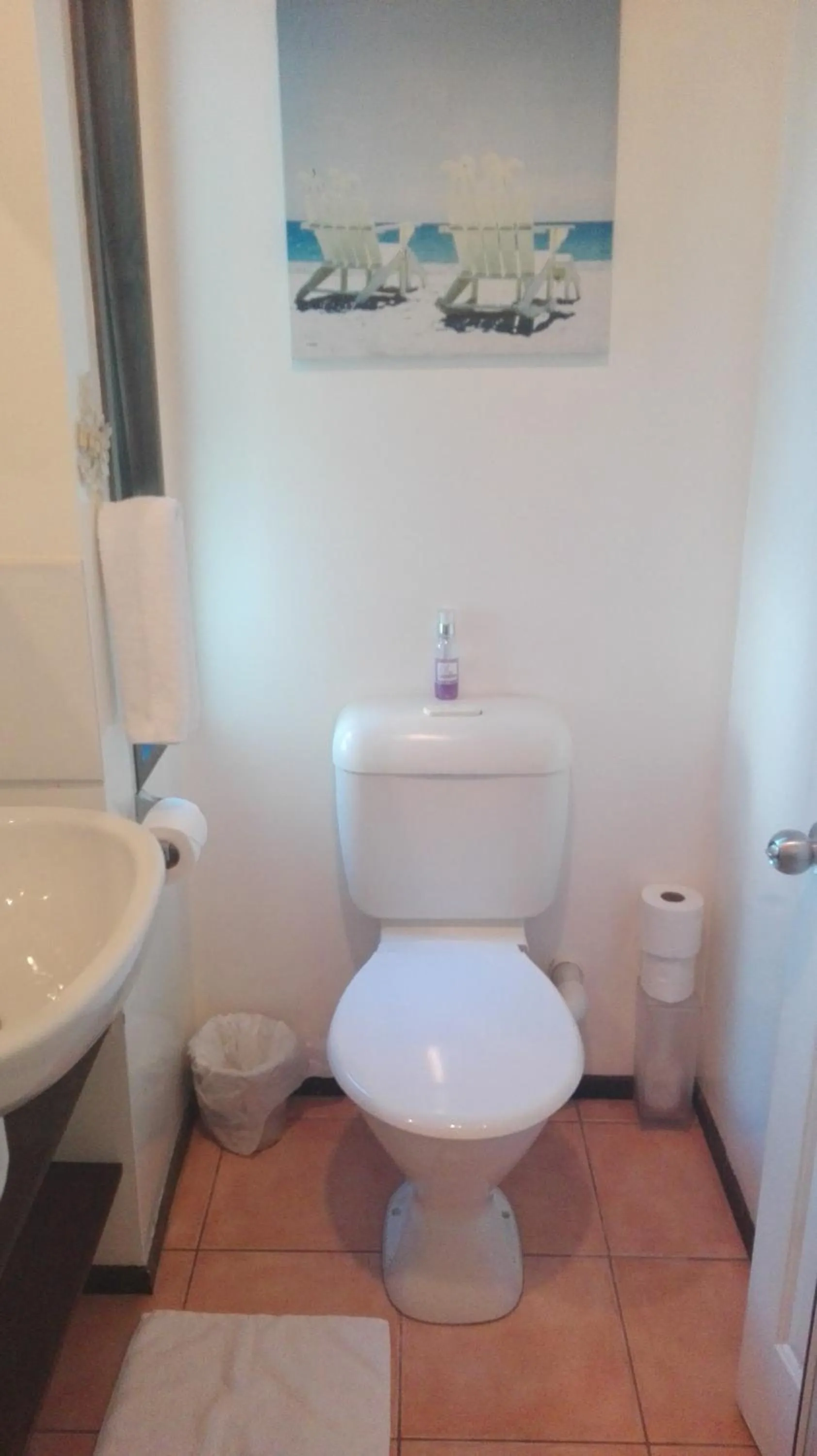 Bathroom in Waters Edge B&B
