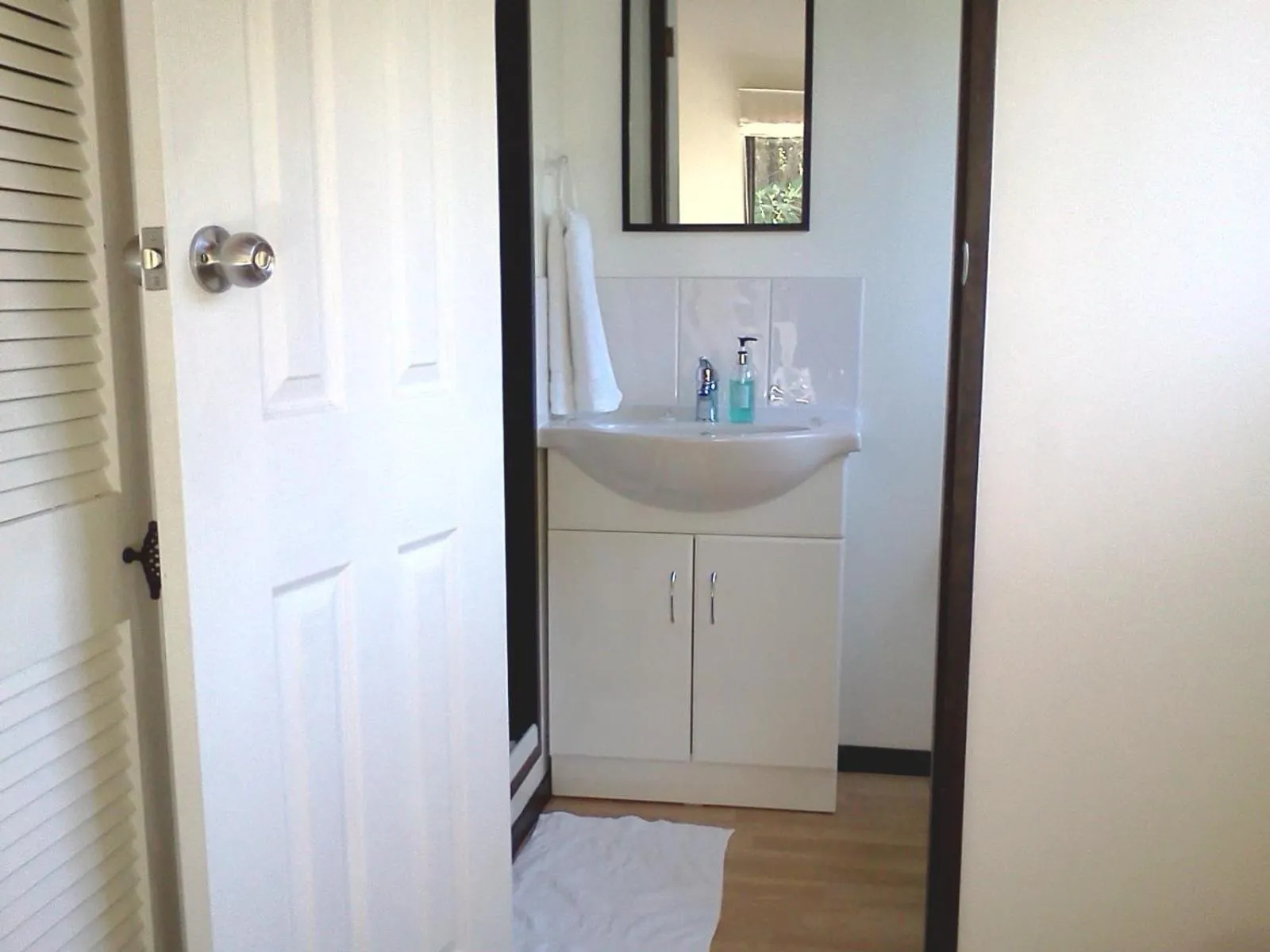 Bathroom in Waters Edge B&B