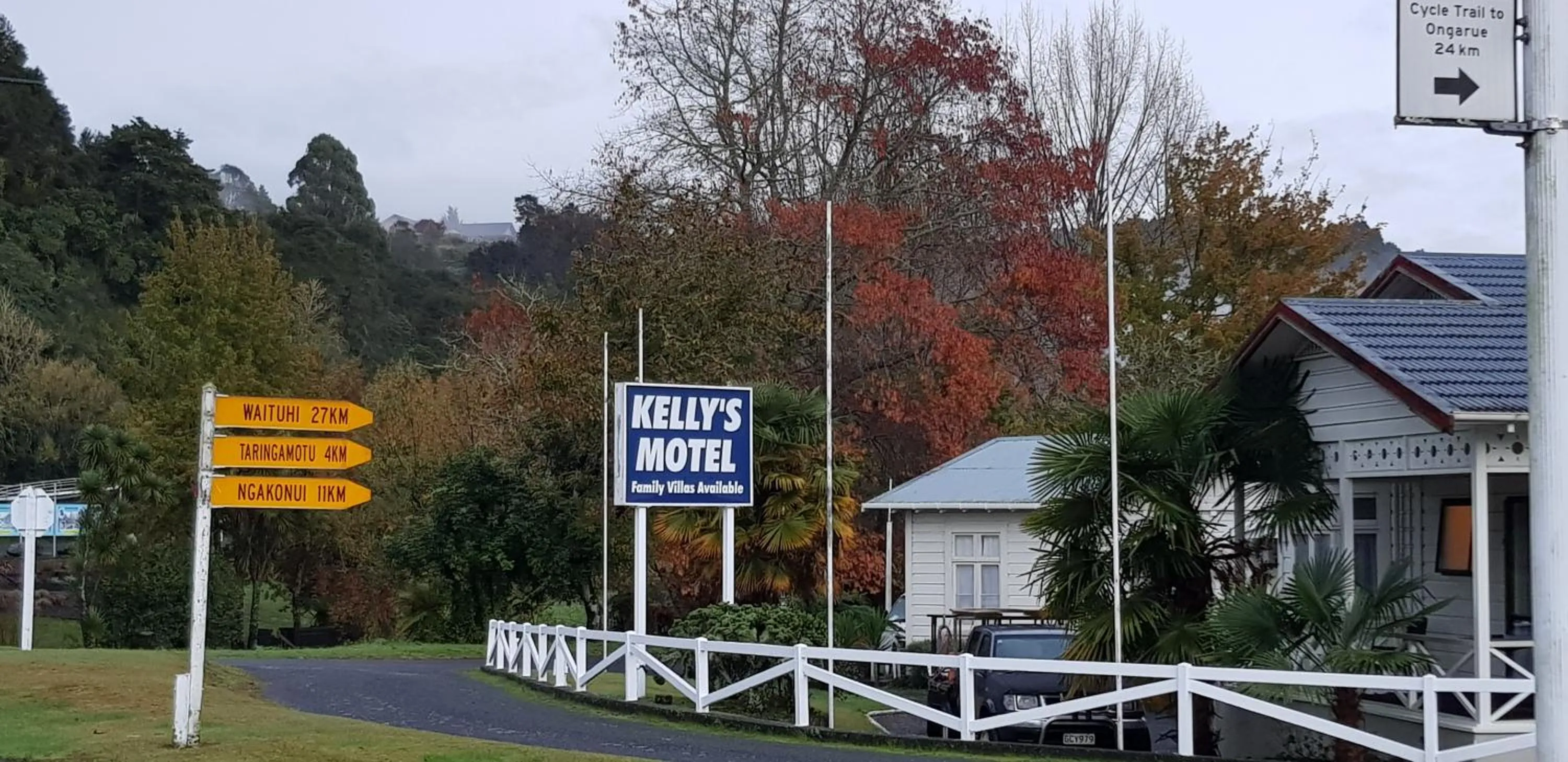 Kelly's Riverside Motel
