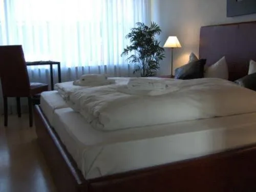 Photo of the whole room, Bed in Hotel am Park - Krefeld - Düsseldorf