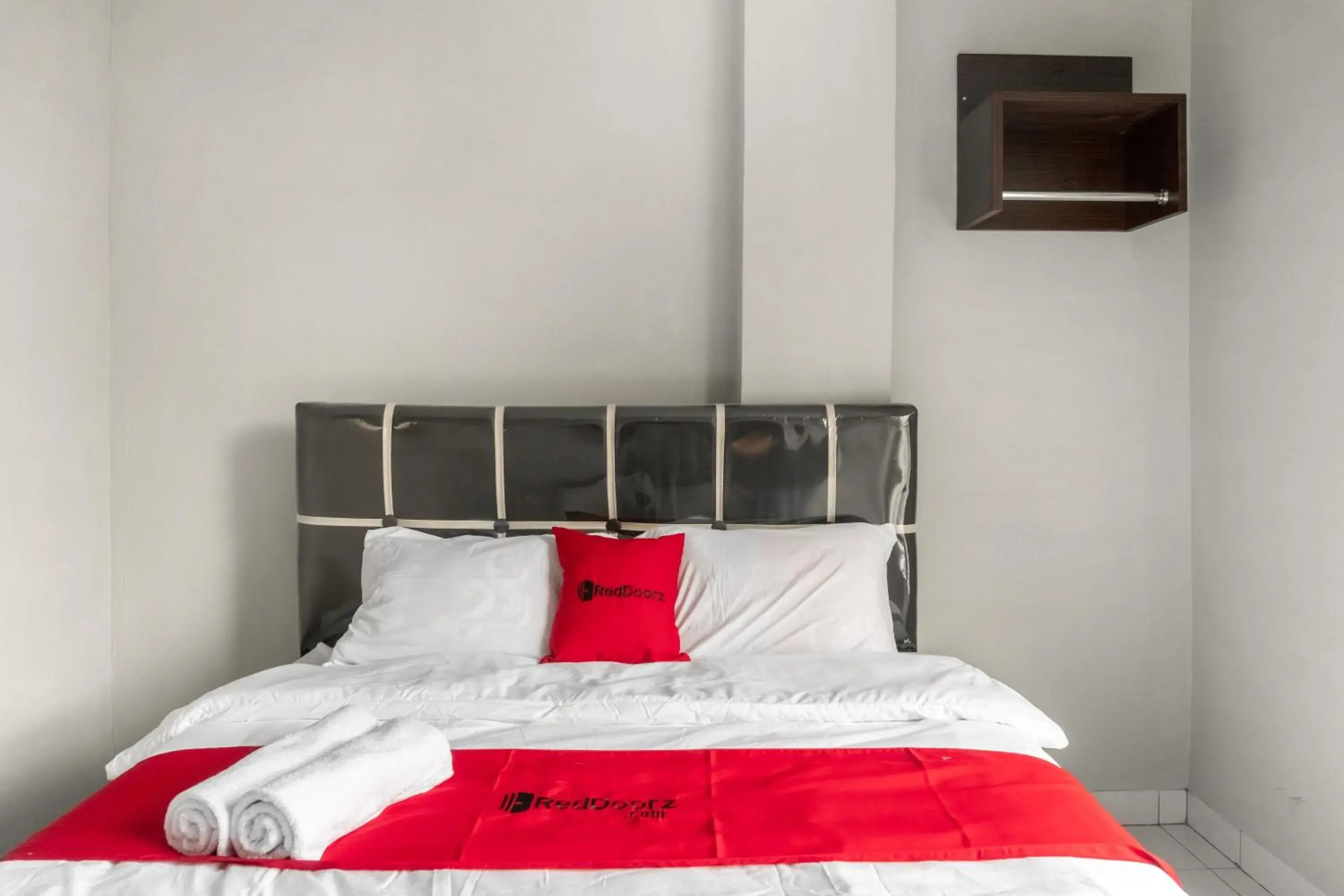 Bed in RedDoorz near Manhattan Square Medan Bed in RedDoorz near Manhattan Square Medan