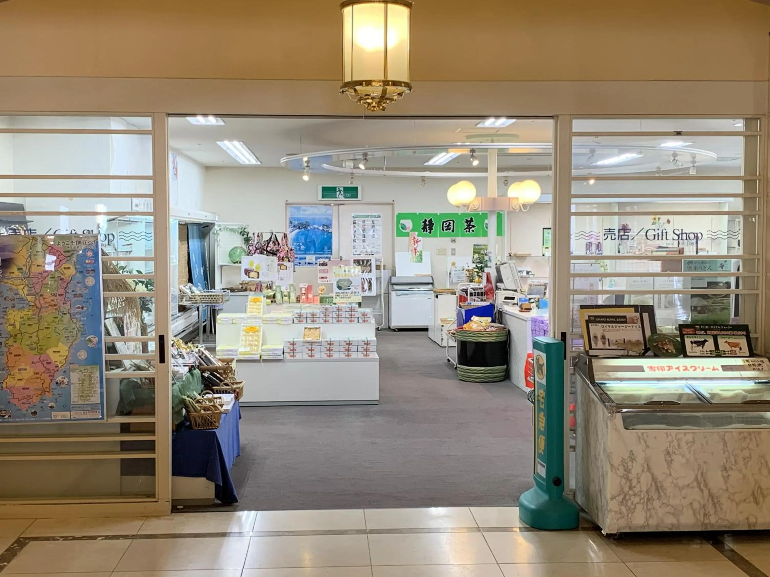 On-site shops in Nishiizu Crystal View Hotel