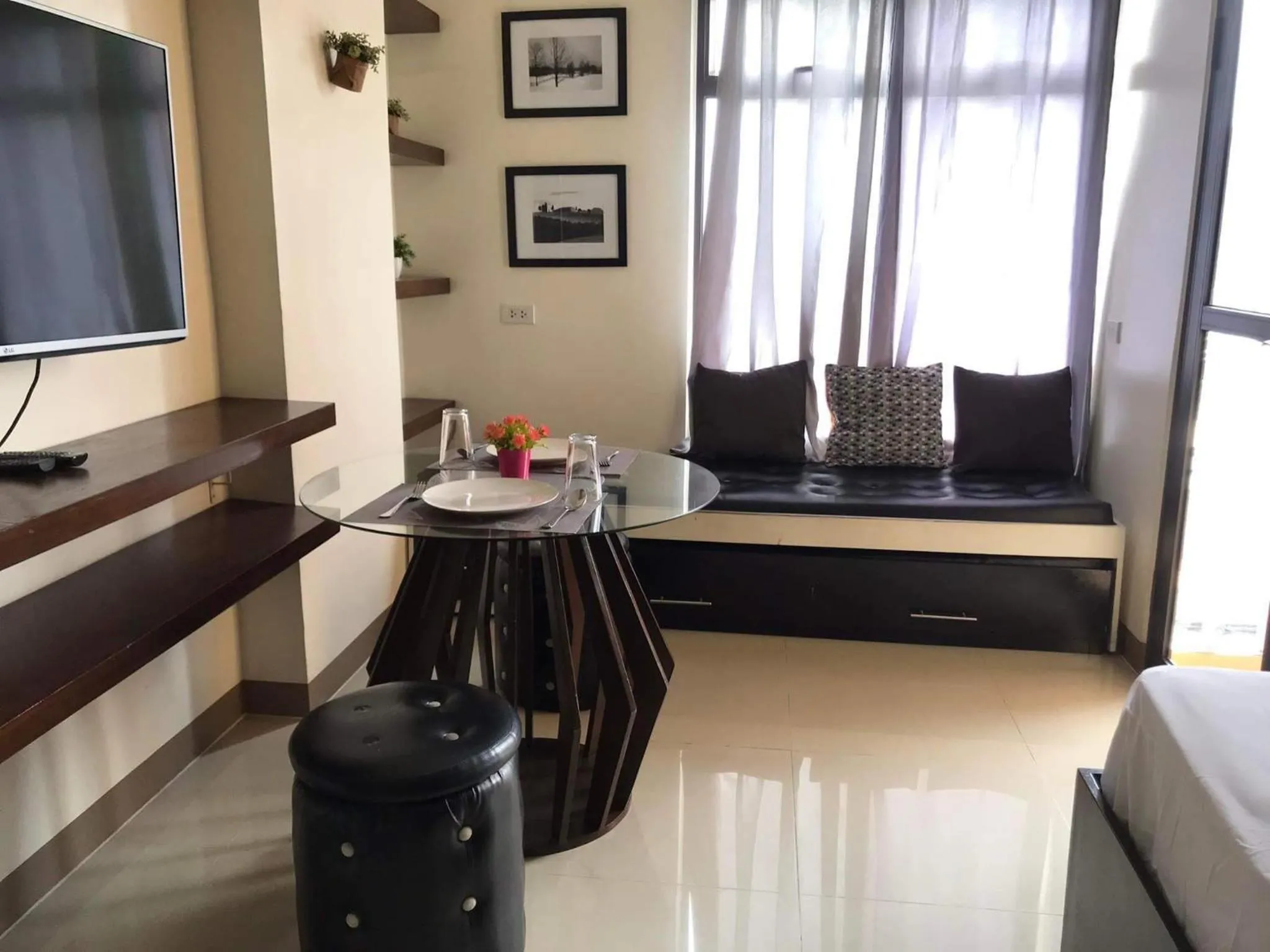 Mabolo Garden A4 near ayala mall free gym POOL