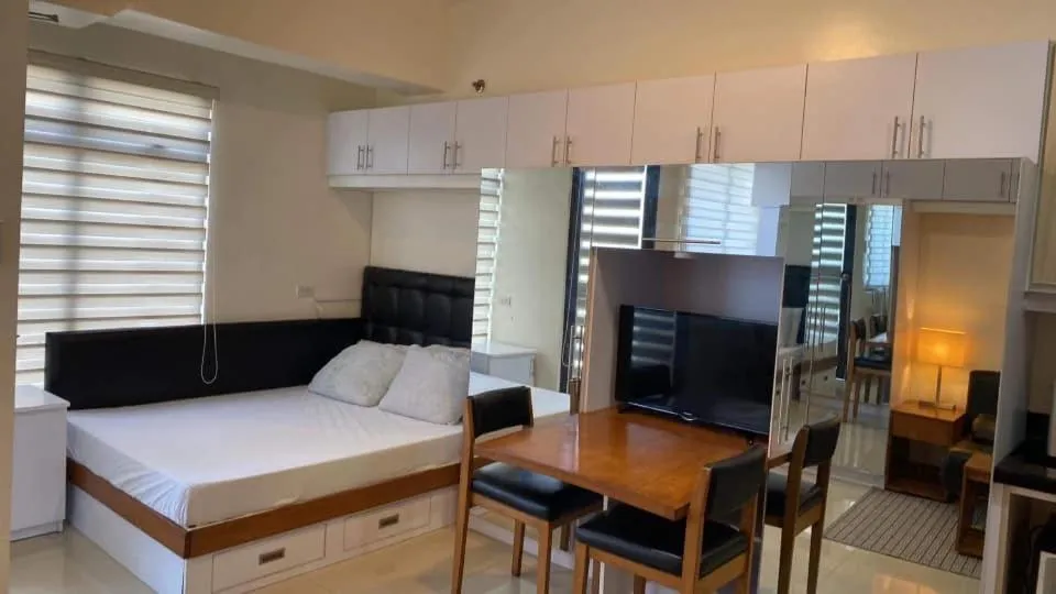 Mabolo Garden A4 near ayala mall free gym POOL