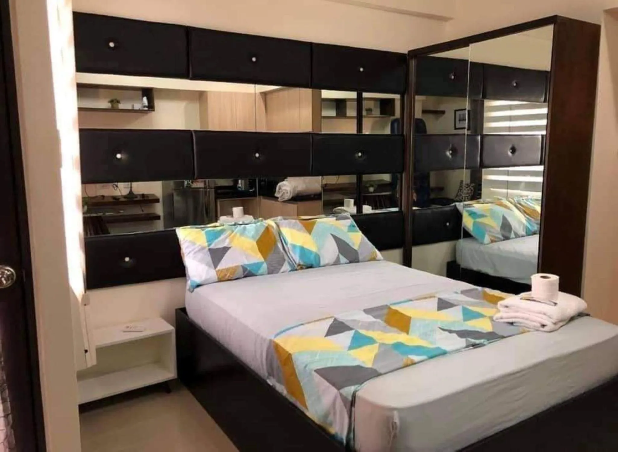 Mabolo Garden A4 near ayala mall free gym POOL