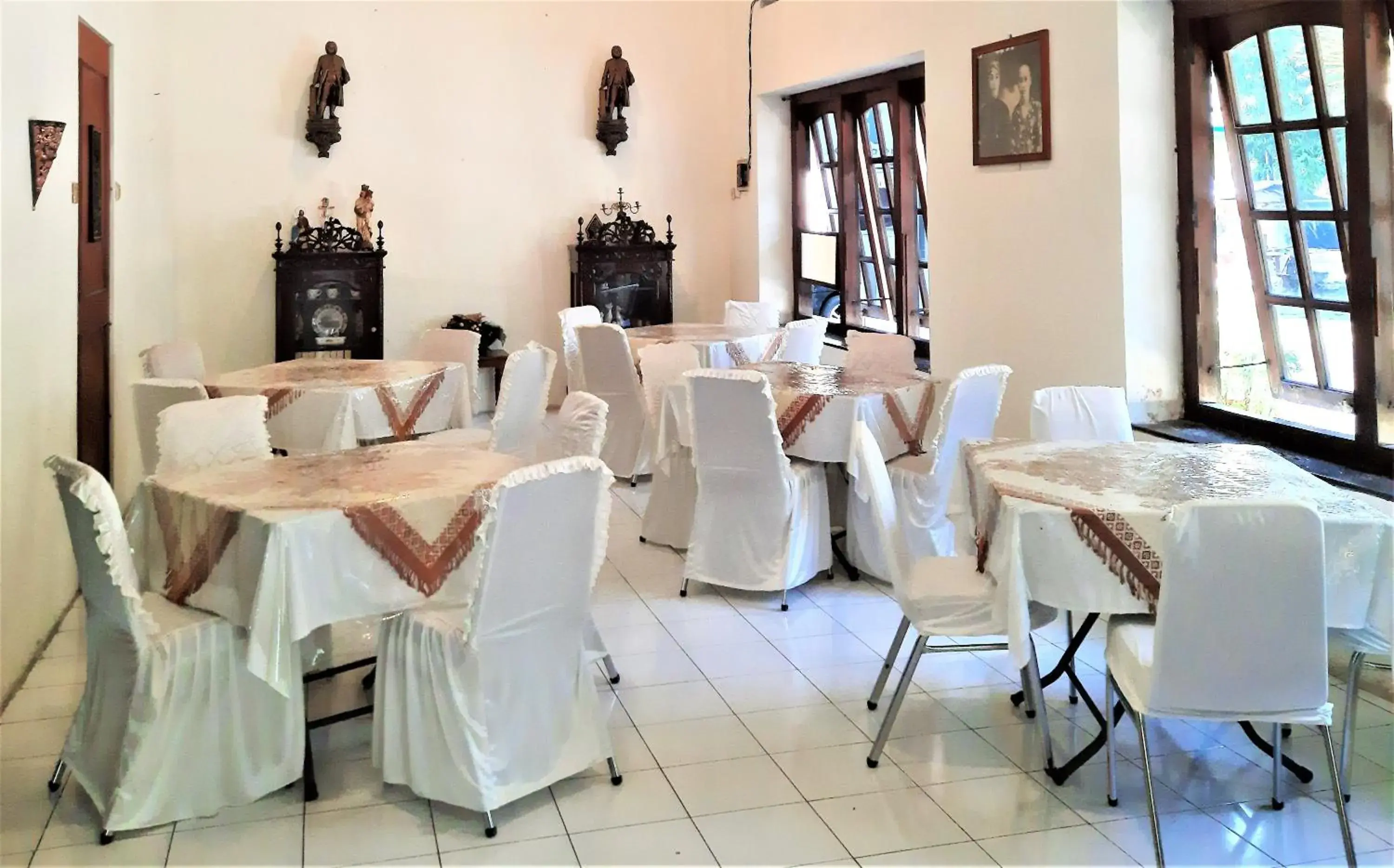 Restaurant/places to eat in Hotel Perdana Restaurant/places to eat in Hotel Perdana