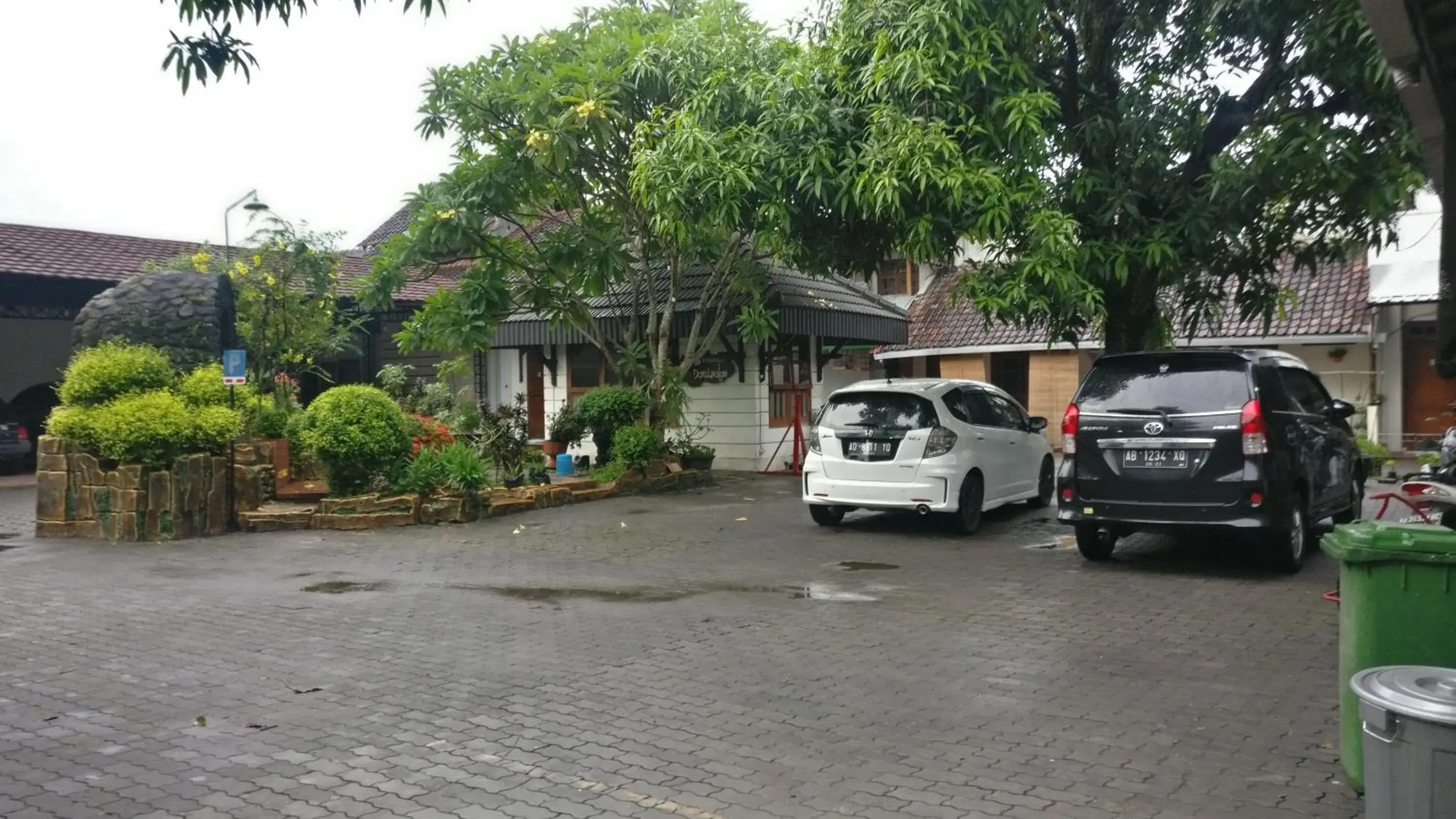 Facade/entrance in Hotel Perdana Facade/entrance in Hotel Perdana