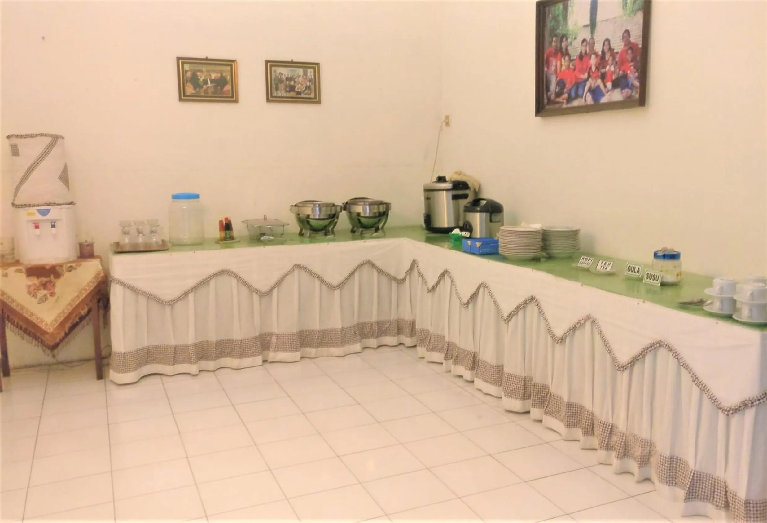 Restaurant/places to eat in Hotel Perdana