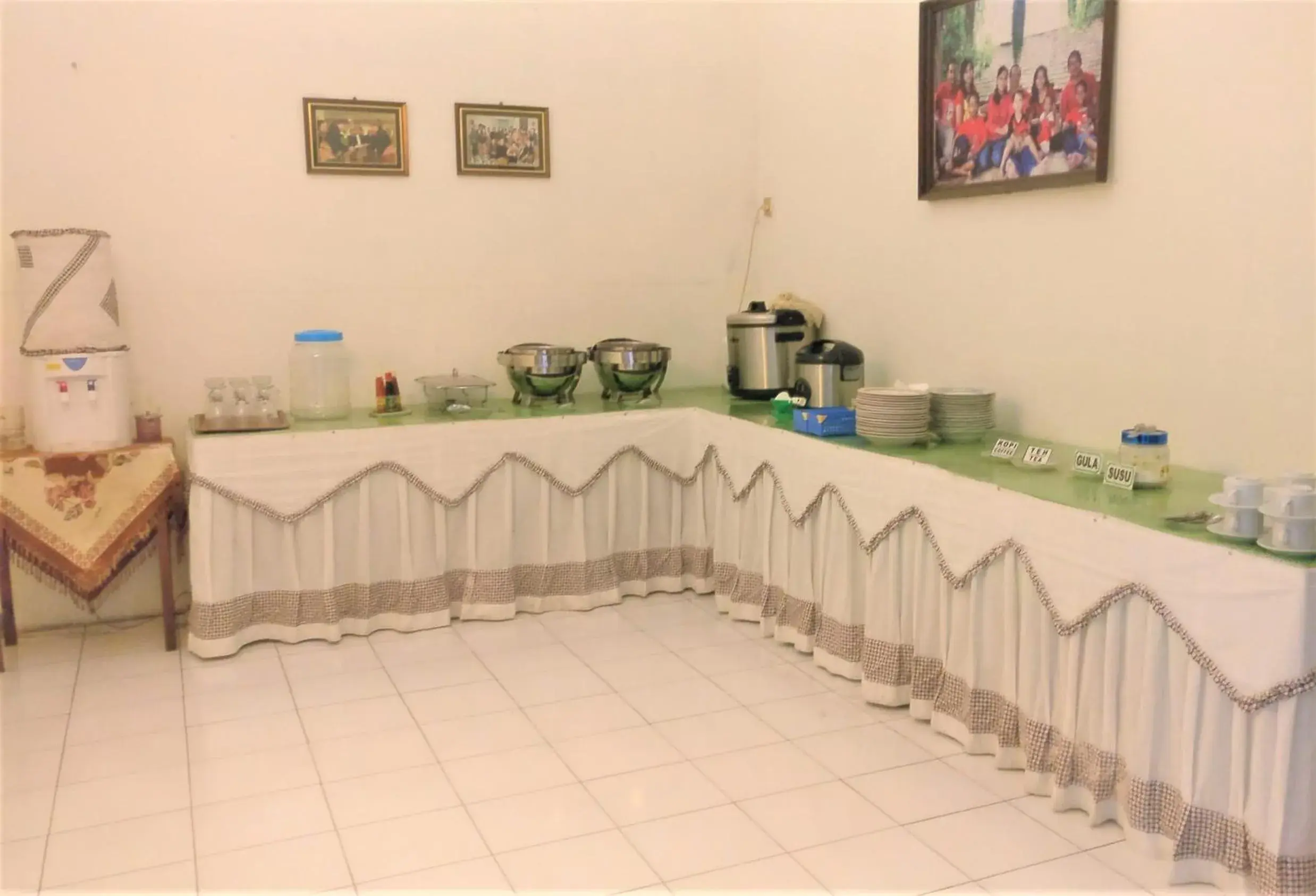 Restaurant/places to eat in Hotel Perdana Restaurant/places to eat in Hotel Perdana