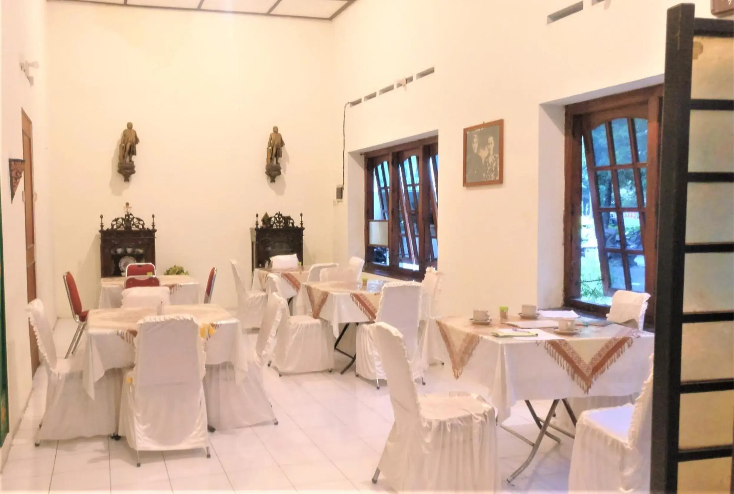 Restaurant/places to eat in Hotel Perdana Restaurant/places to eat in Hotel Perdana